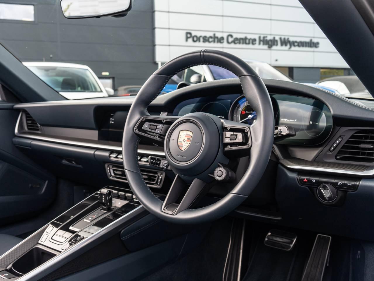 Porsche 911 view 4