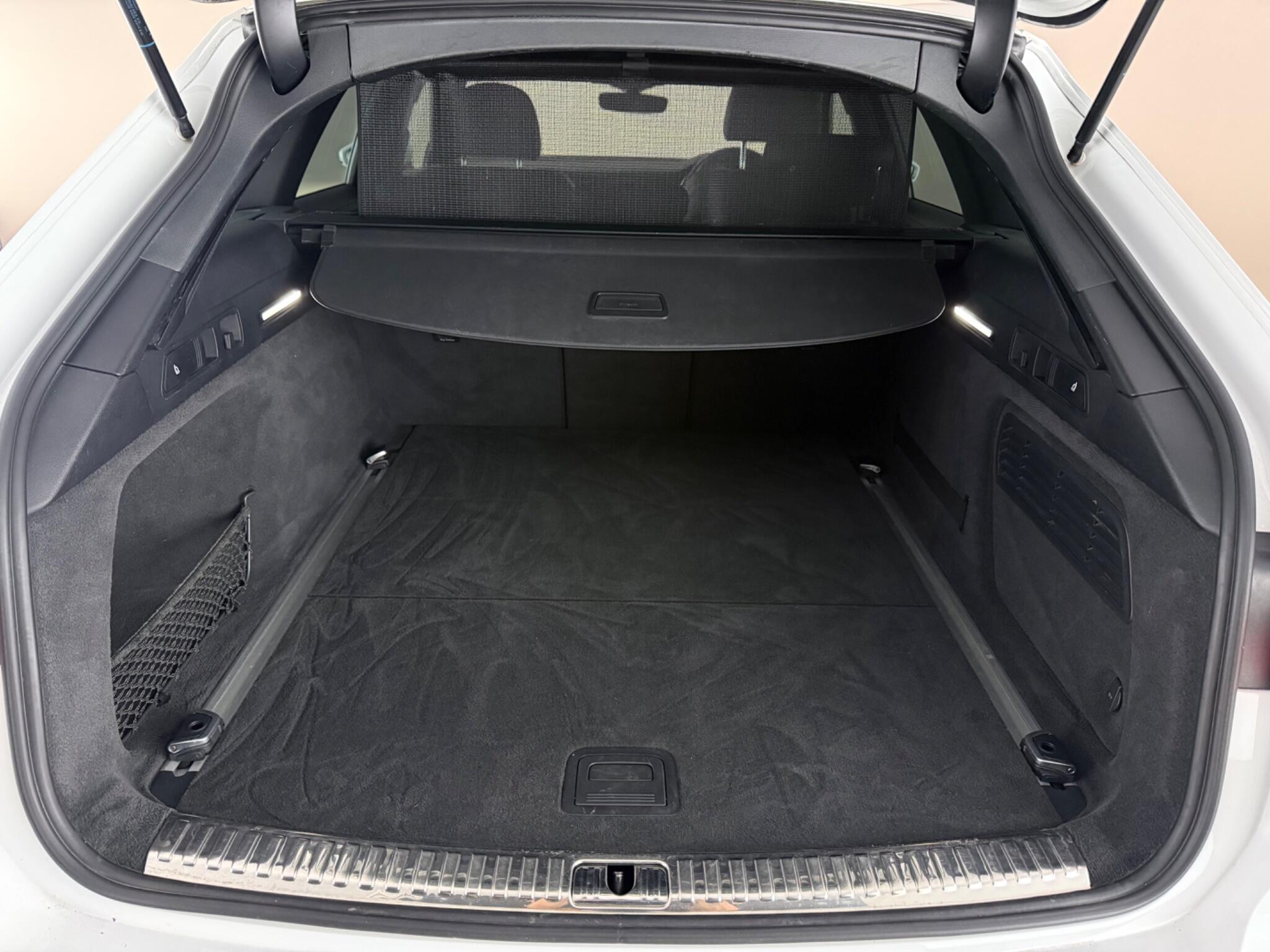 Audi A6 view 11