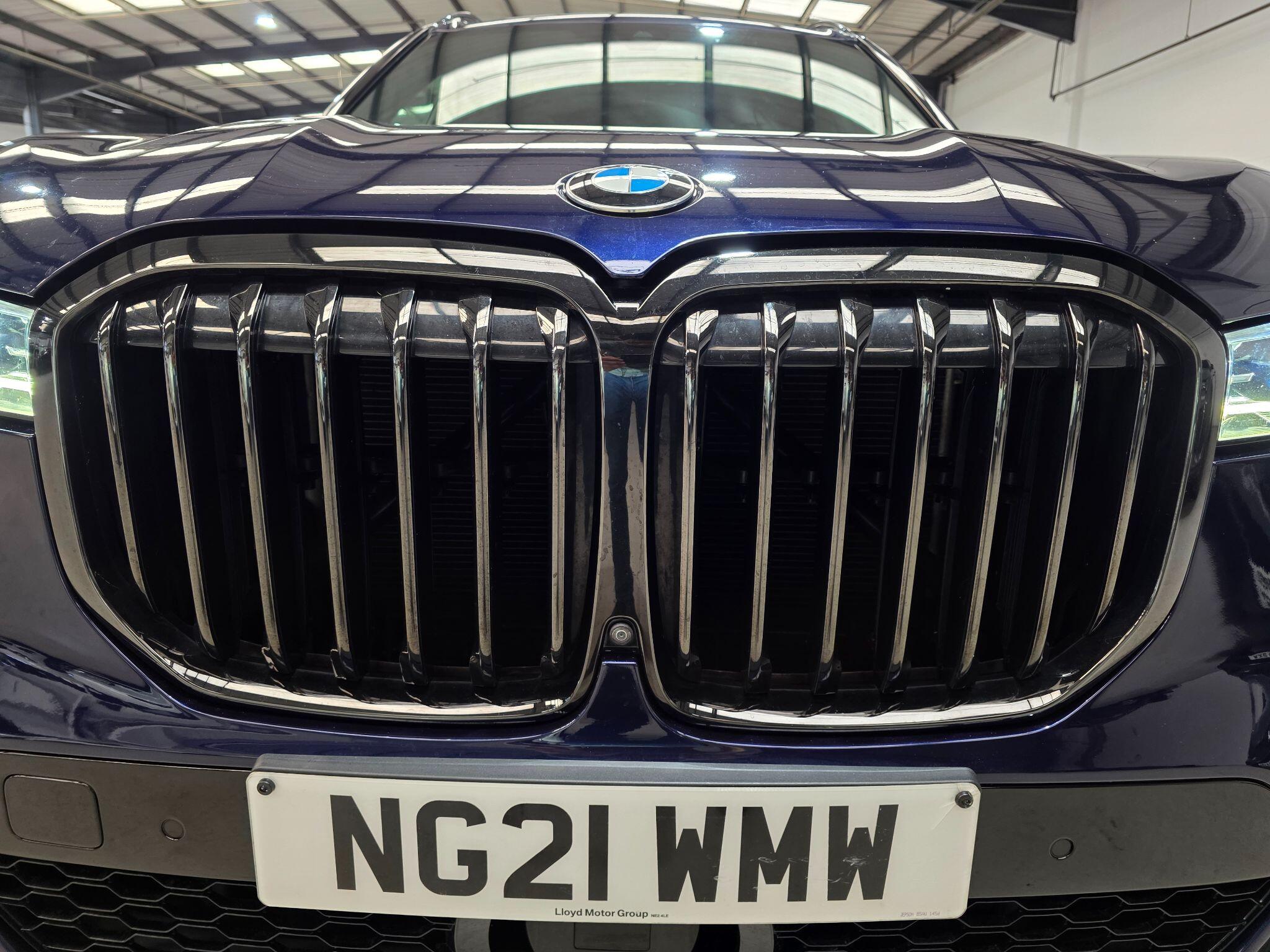 BMW X7 view 75
