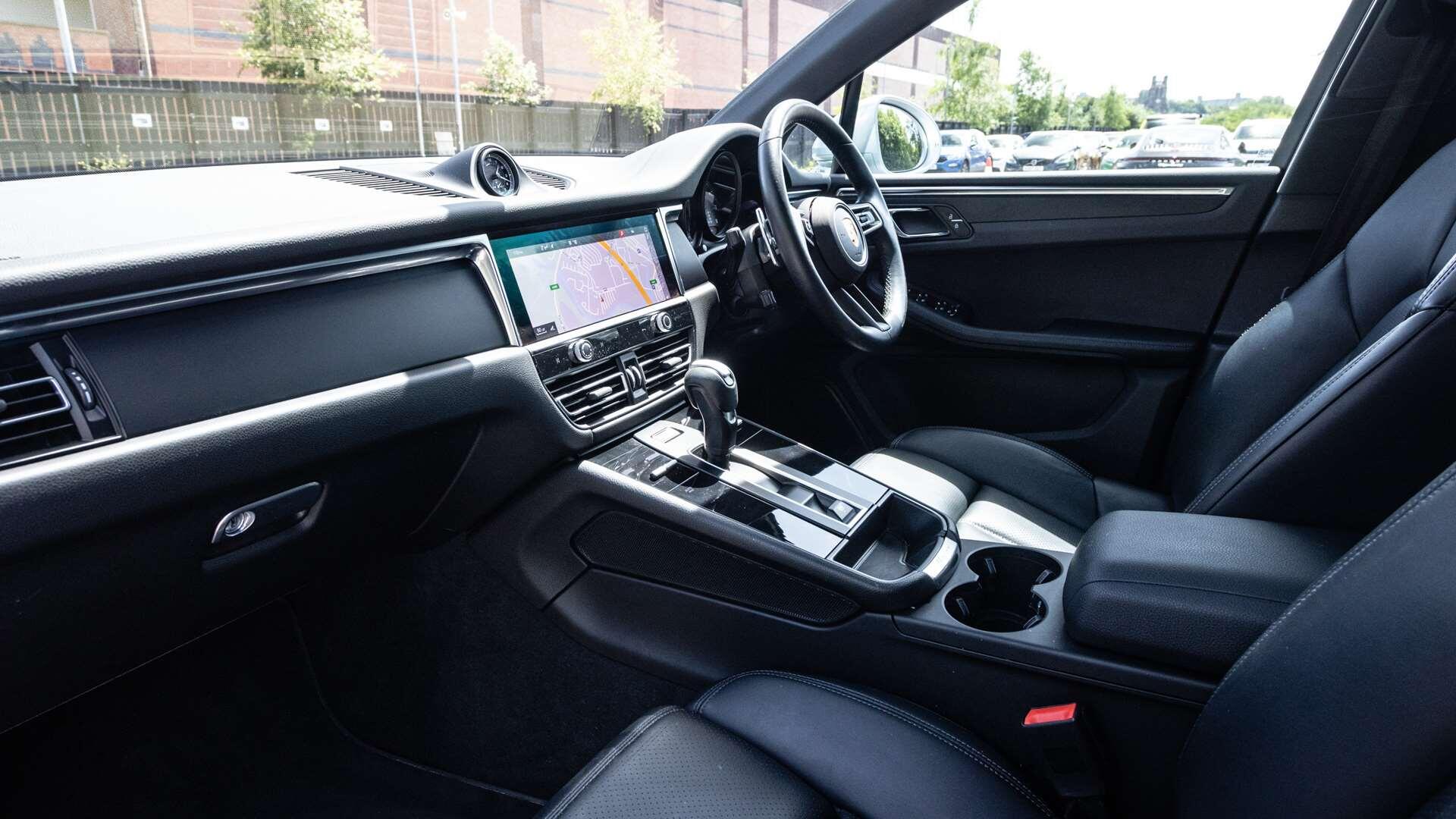Porsche Macan view 13