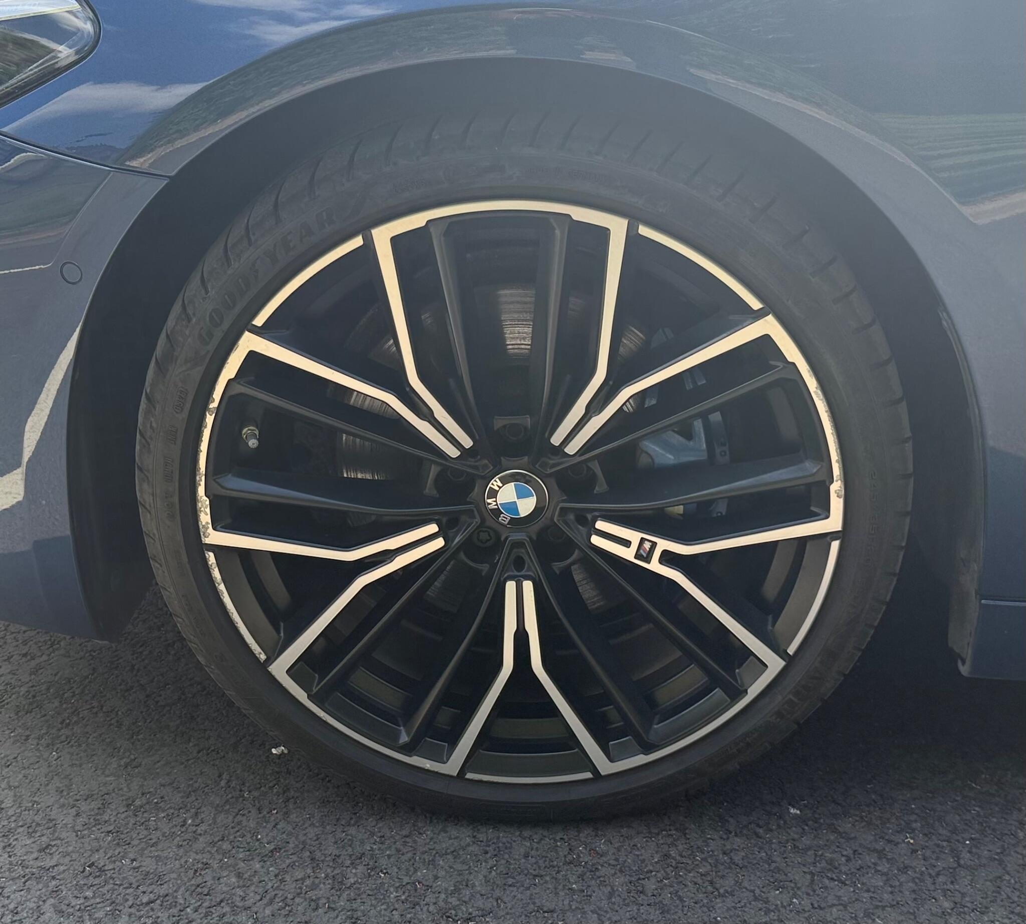 BMW 5 Series view 31