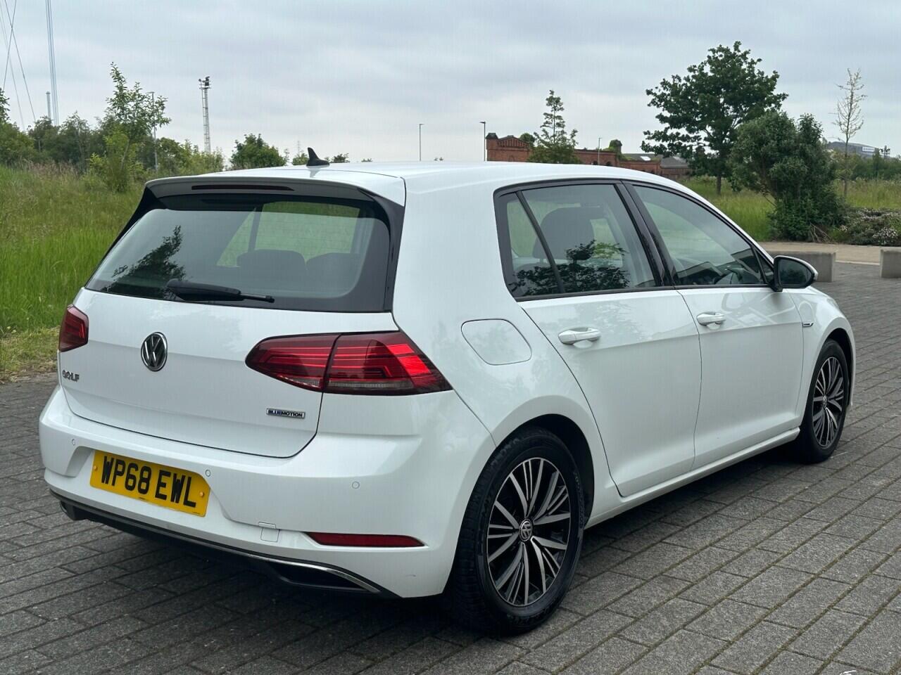 Volkswagen Golf view 9