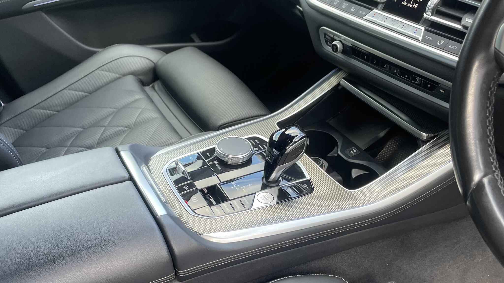 BMW X5 view 8