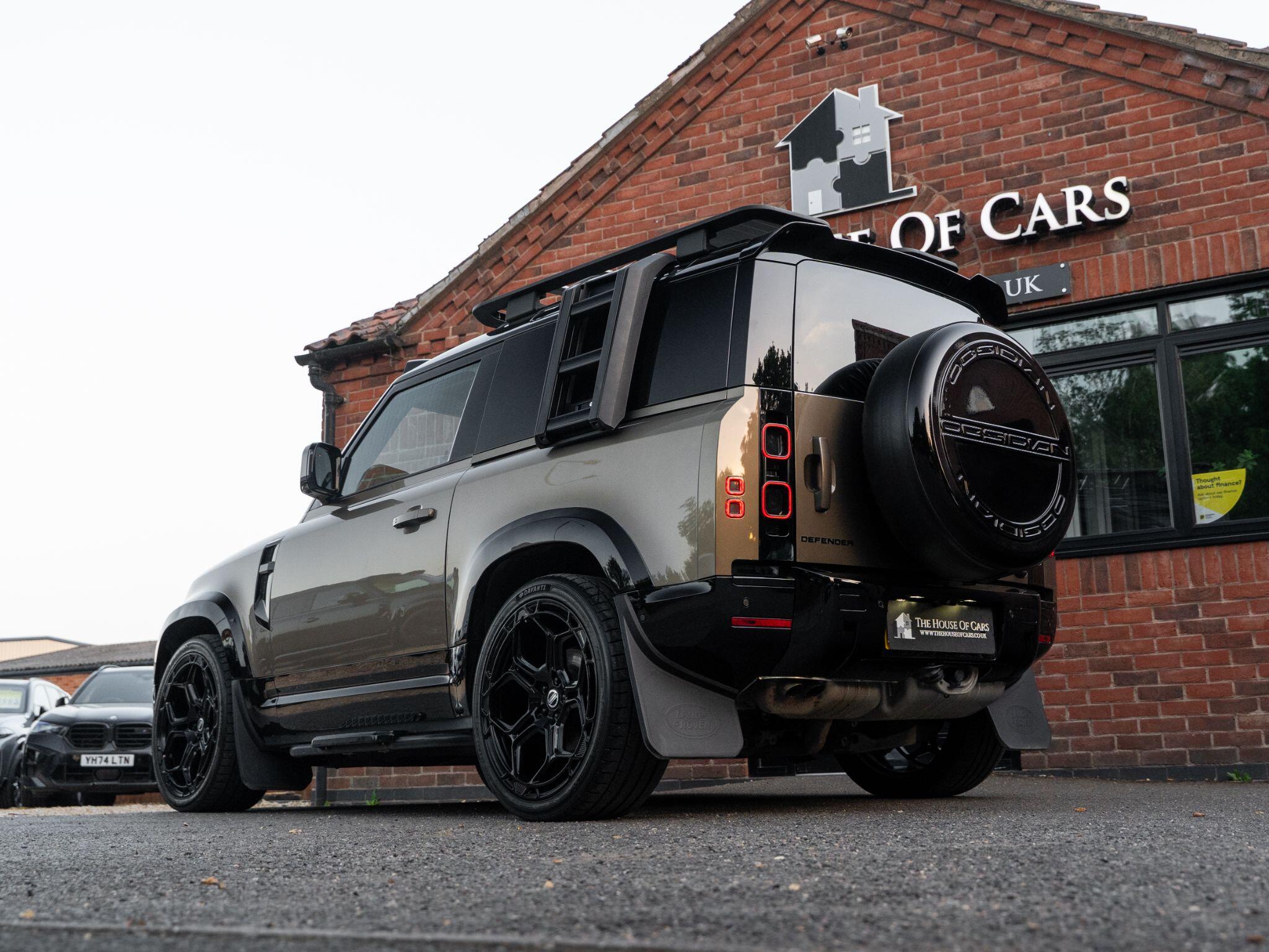 Land Rover Defender 90 view 11