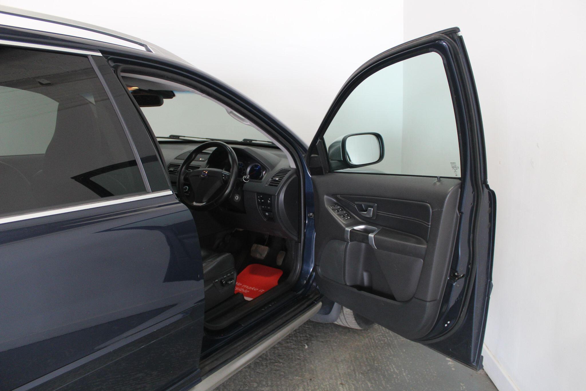 Volvo XC90 view 25