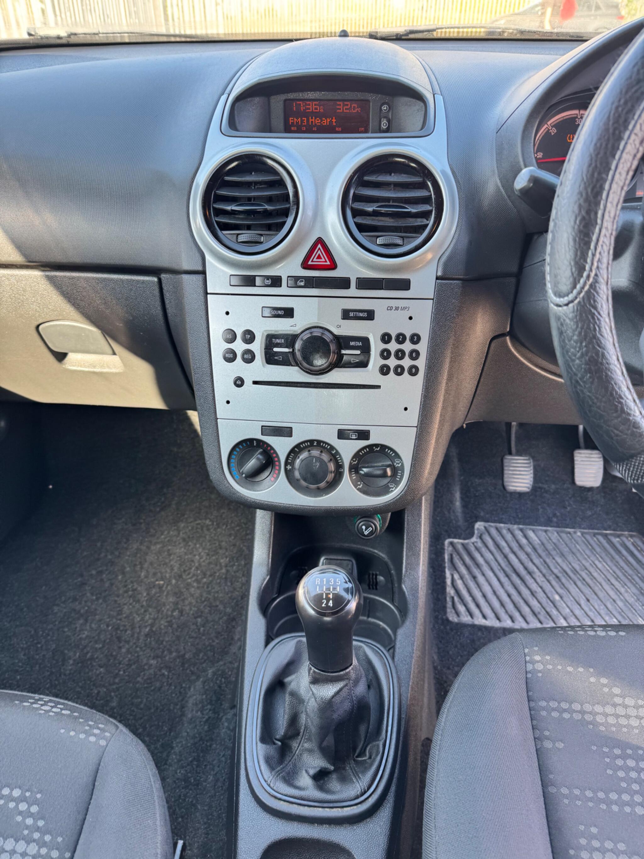 Vauxhall Corsa Van view 29