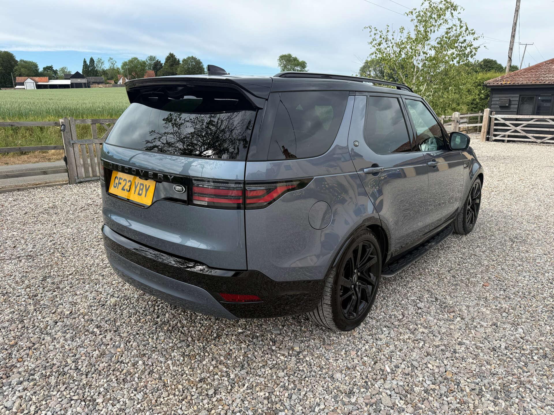 Land Rover Discovery view 4