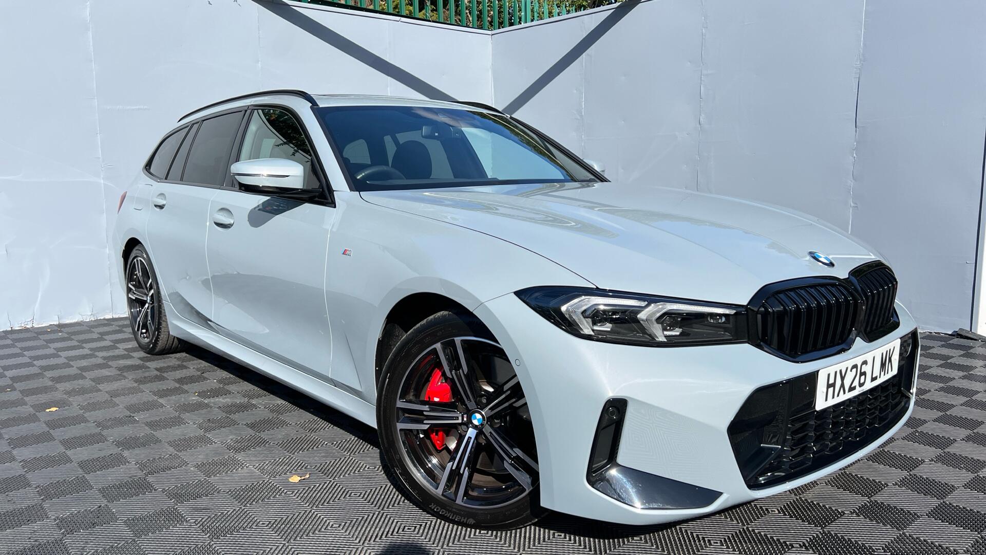 BMW 3 Series view 24