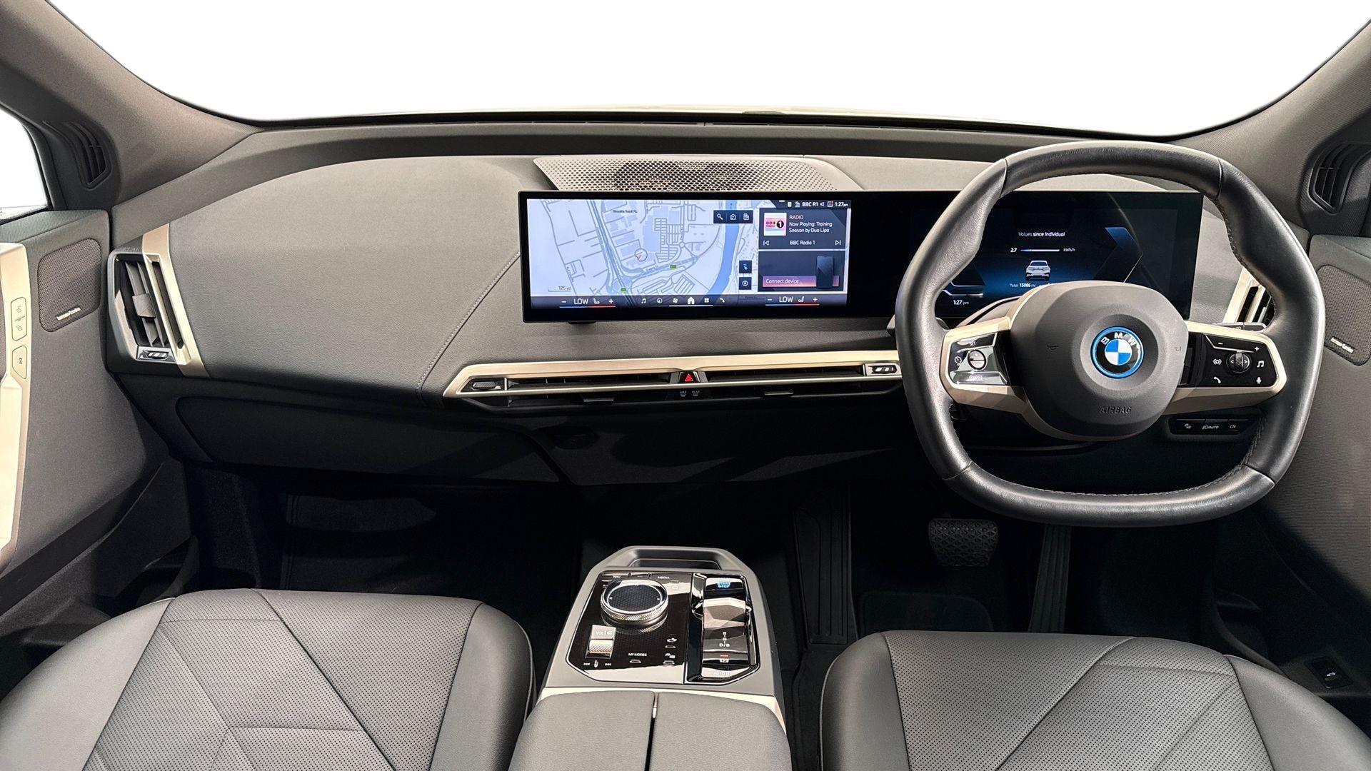 BMW Ix view 4