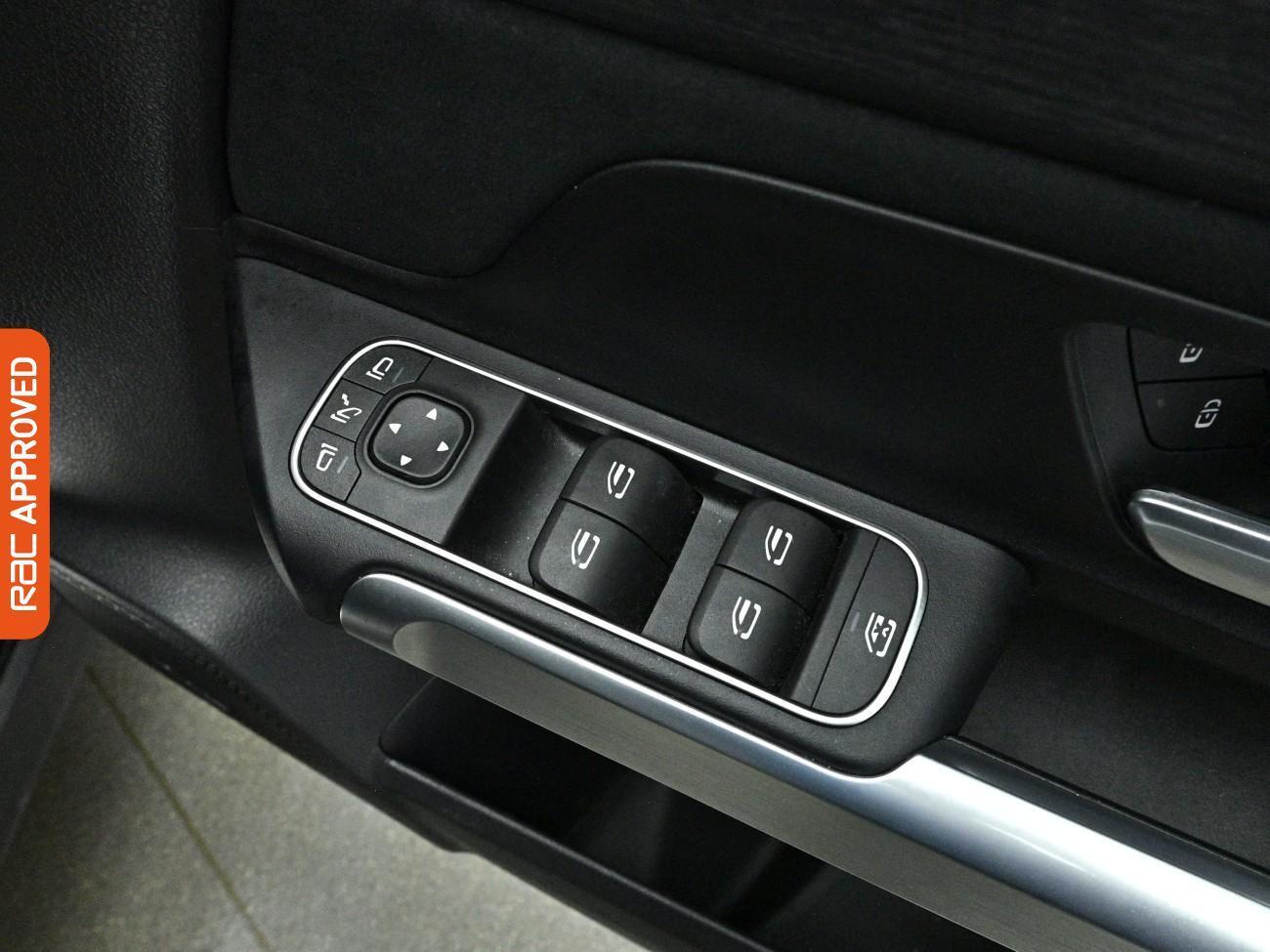 Mercedes-Benz EQB view 28