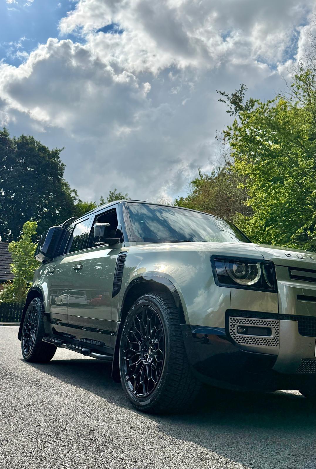 Land Rover Defender view 70