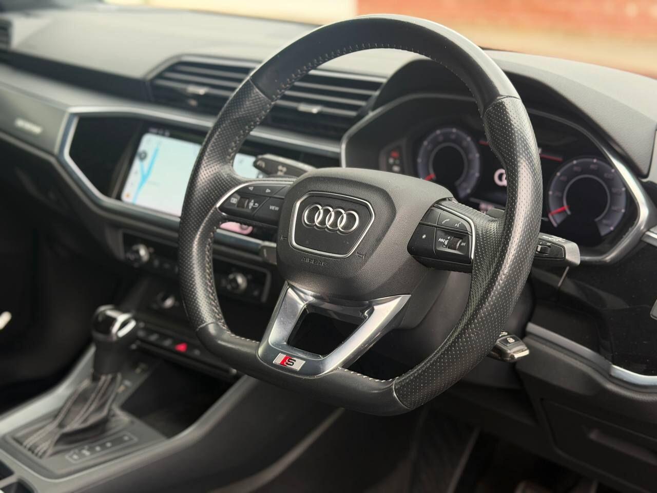 Audi Q3 view 9