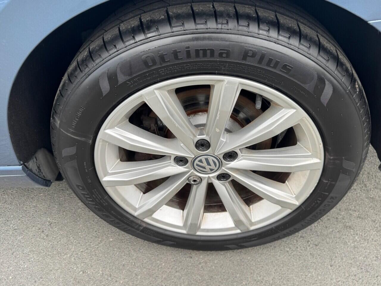 Volkswagen Passat view 47