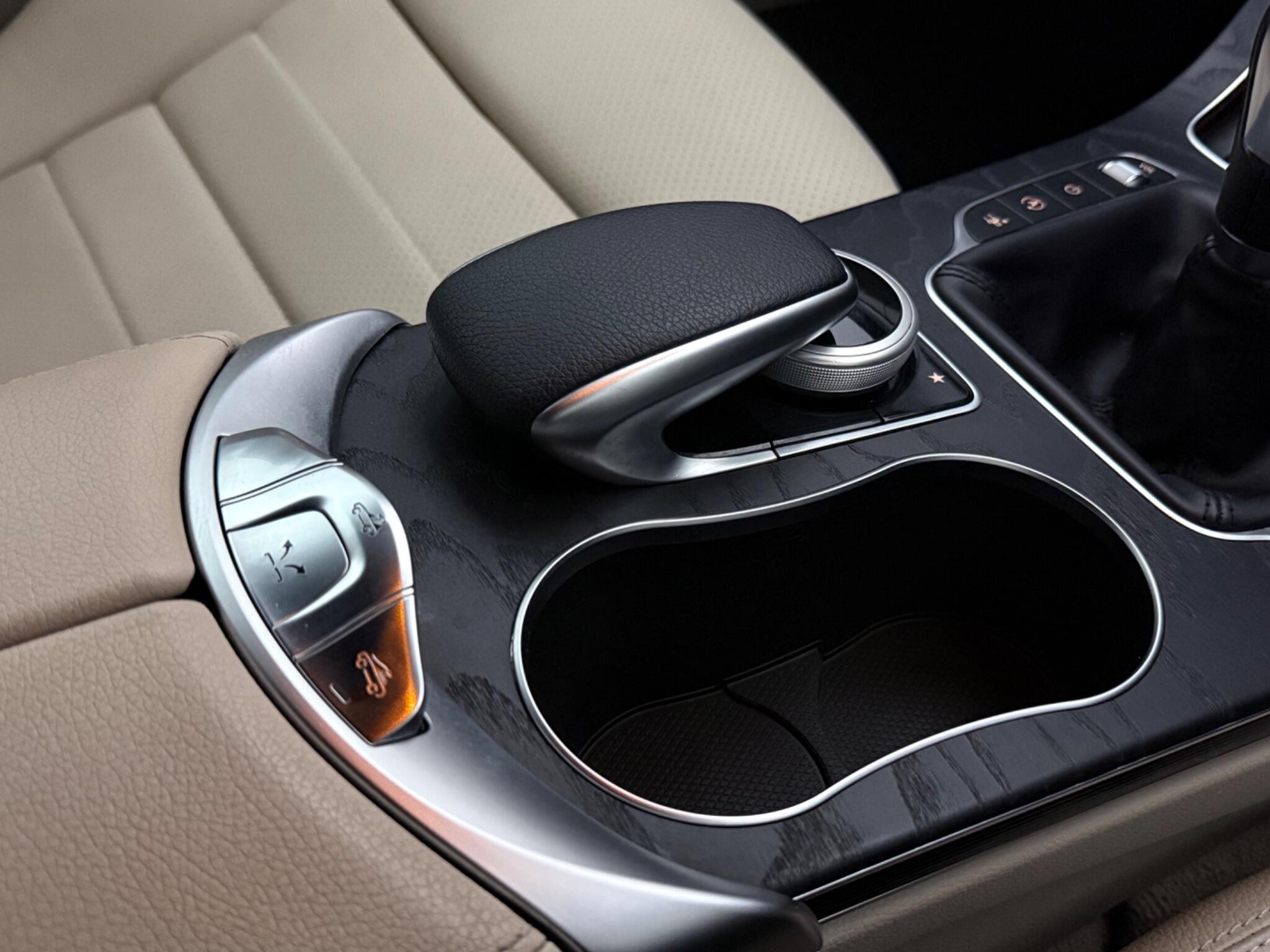 Mercedes-Benz C-Class view 24