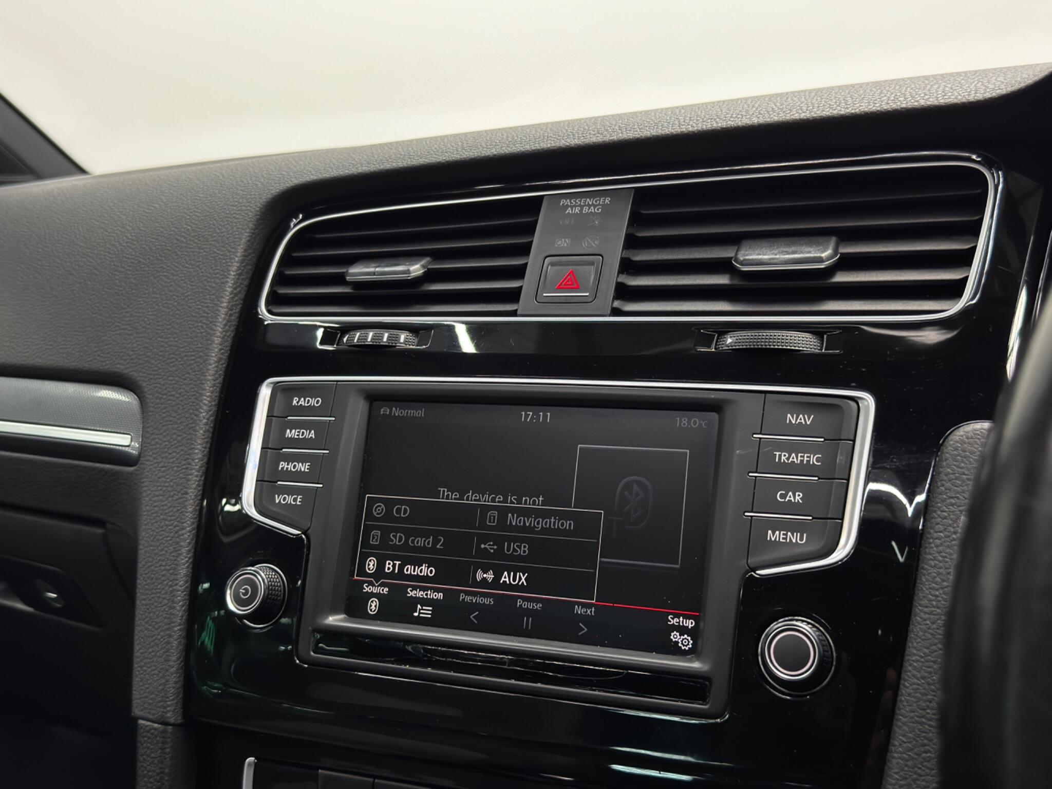Volkswagen Golf view 17