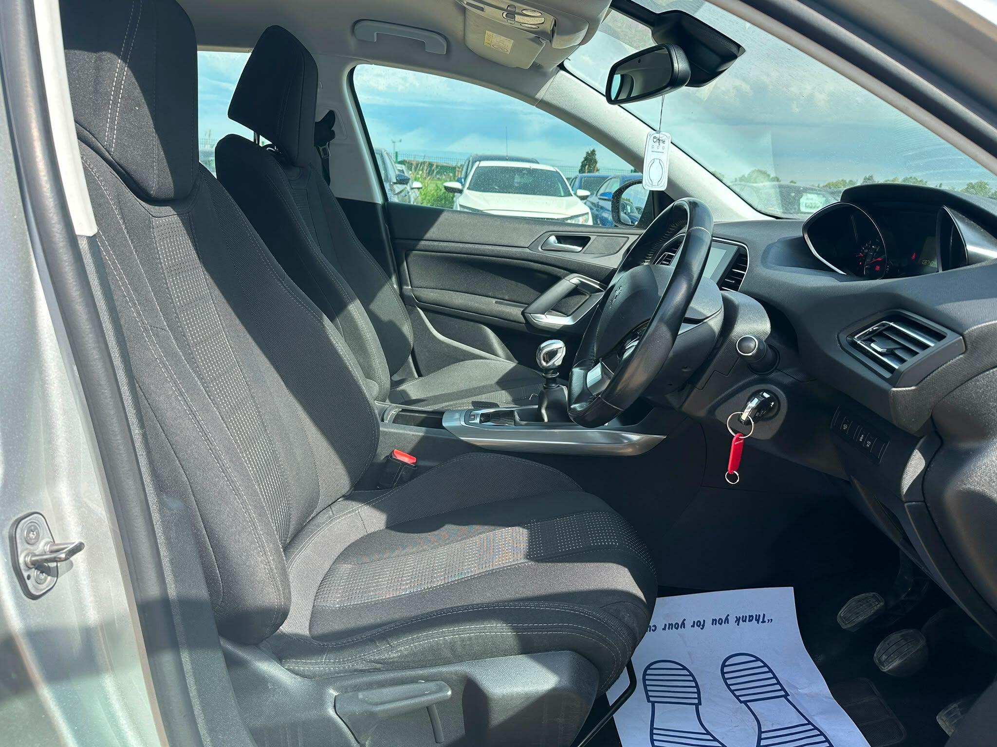 Peugeot 308 view 7