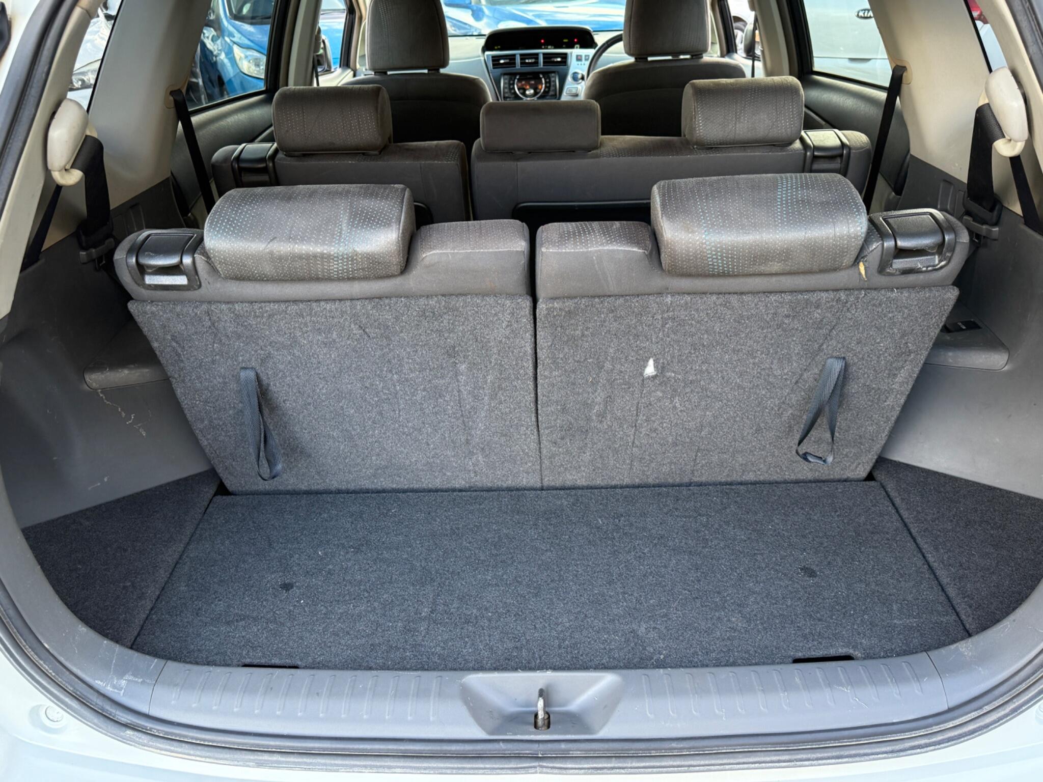 Toyota Prius+ - Image 49