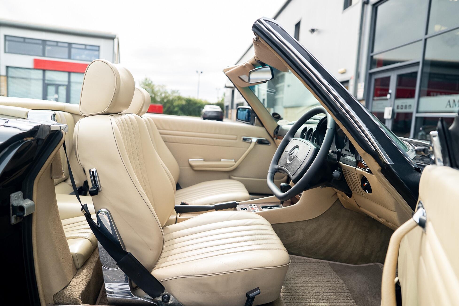 Mercedes-Benz 500 SL view 31