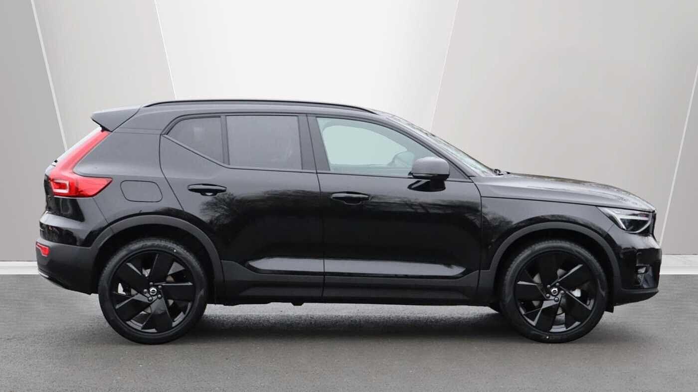 Volvo XC40 view 3