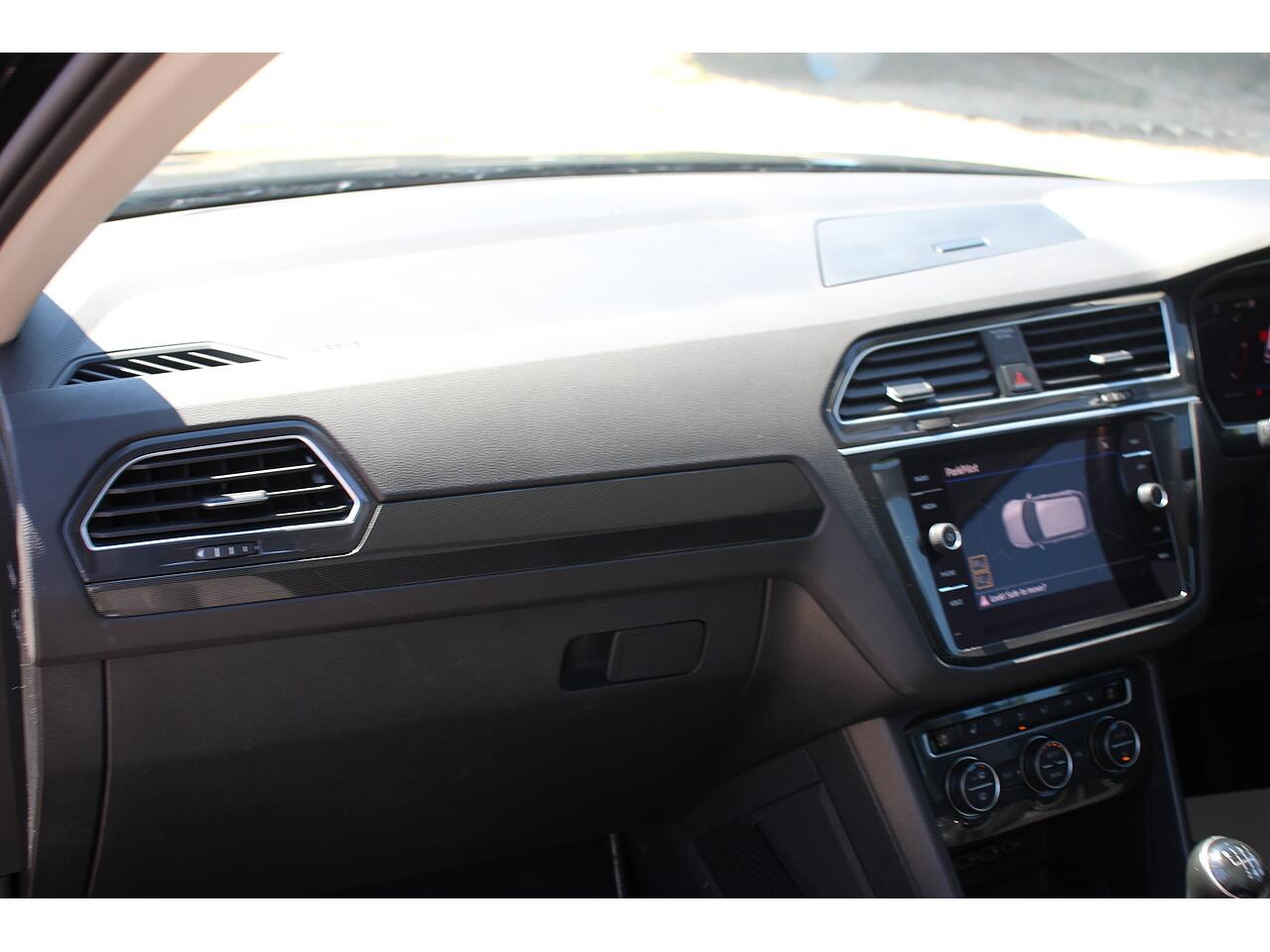 Volkswagen Tiguan view 14