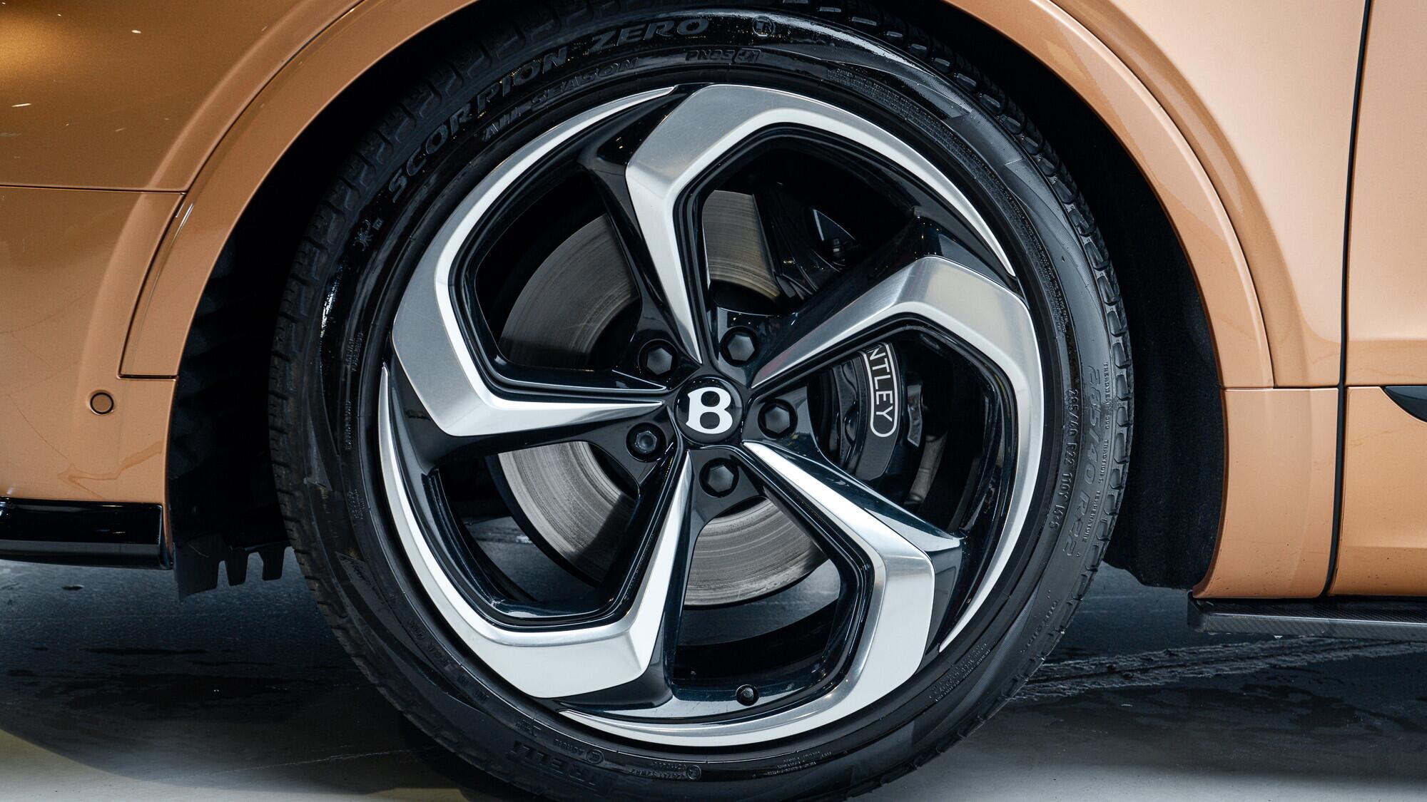 Bentley Bentayga view 11