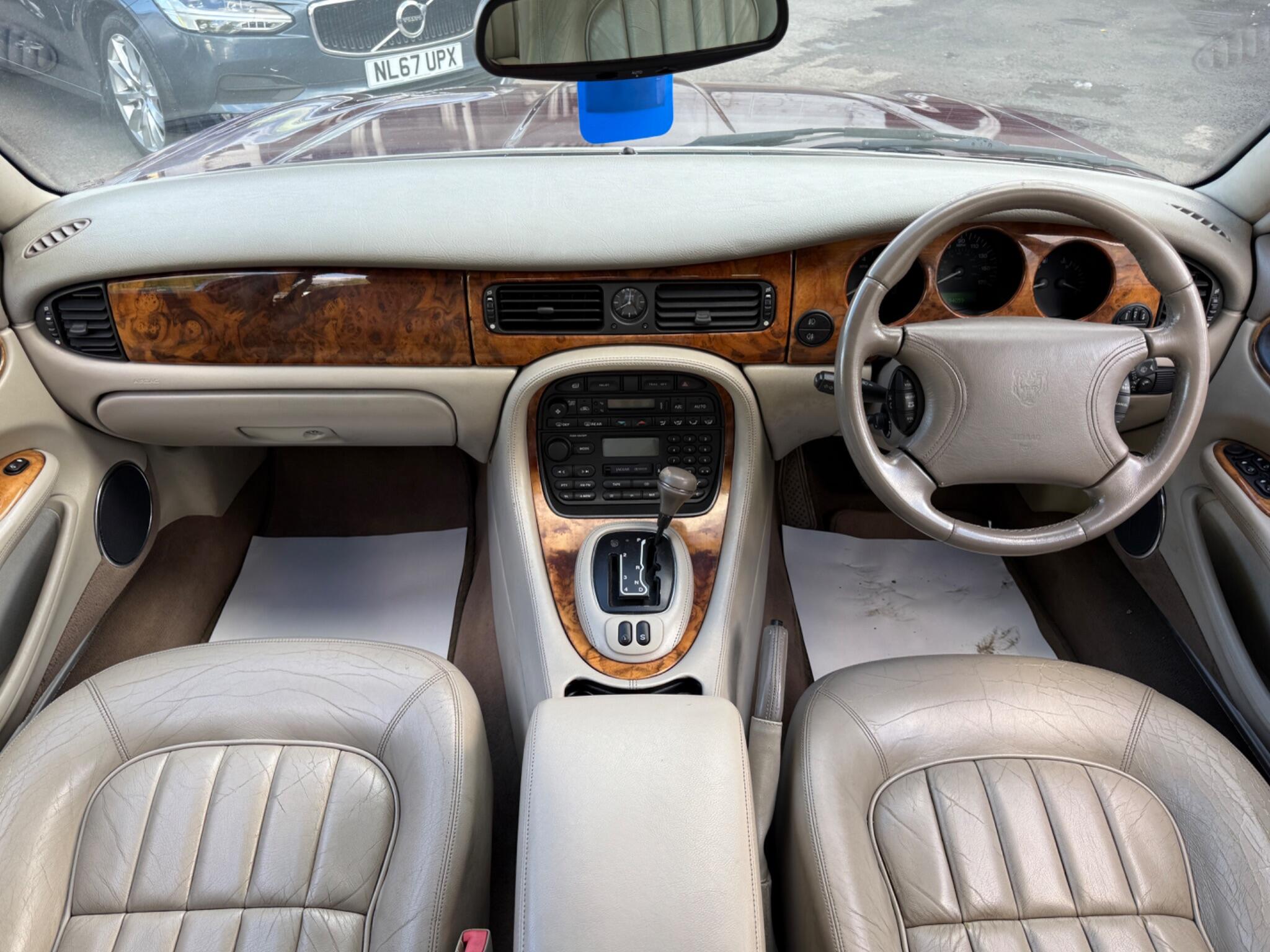 Jaguar XJ - Image 35