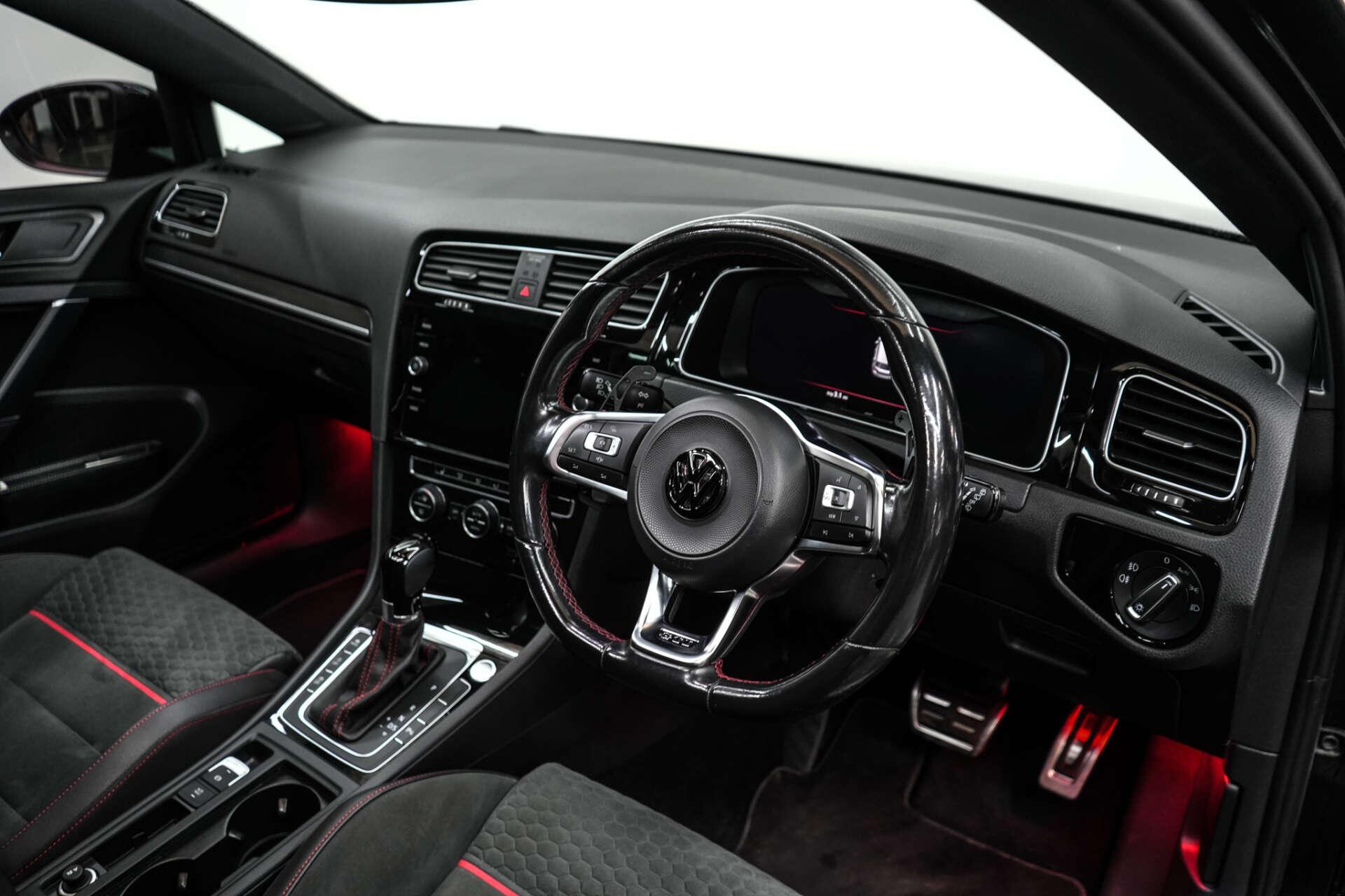 Volkswagen Golf view 9