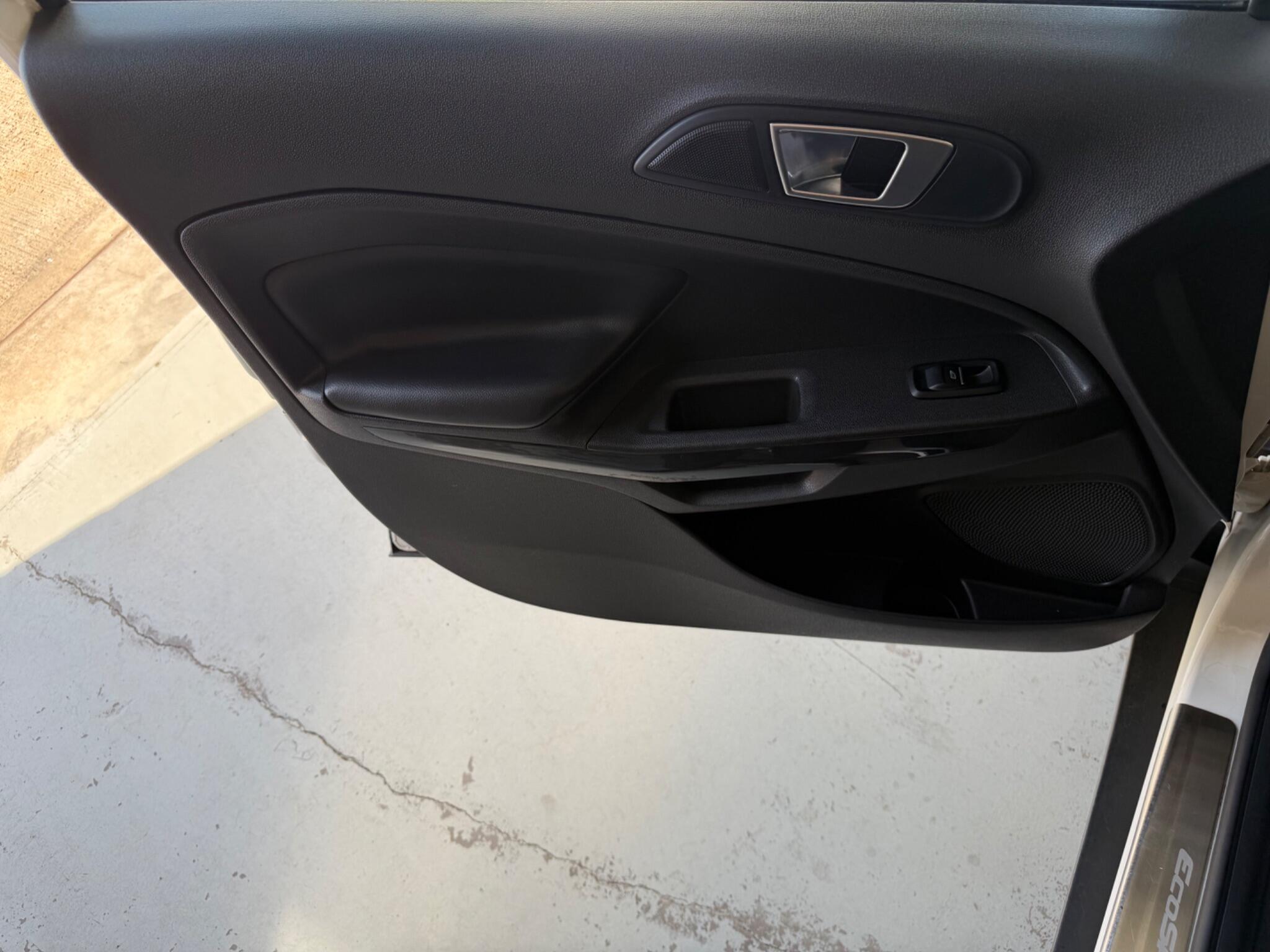 Ford Ecosport view 59