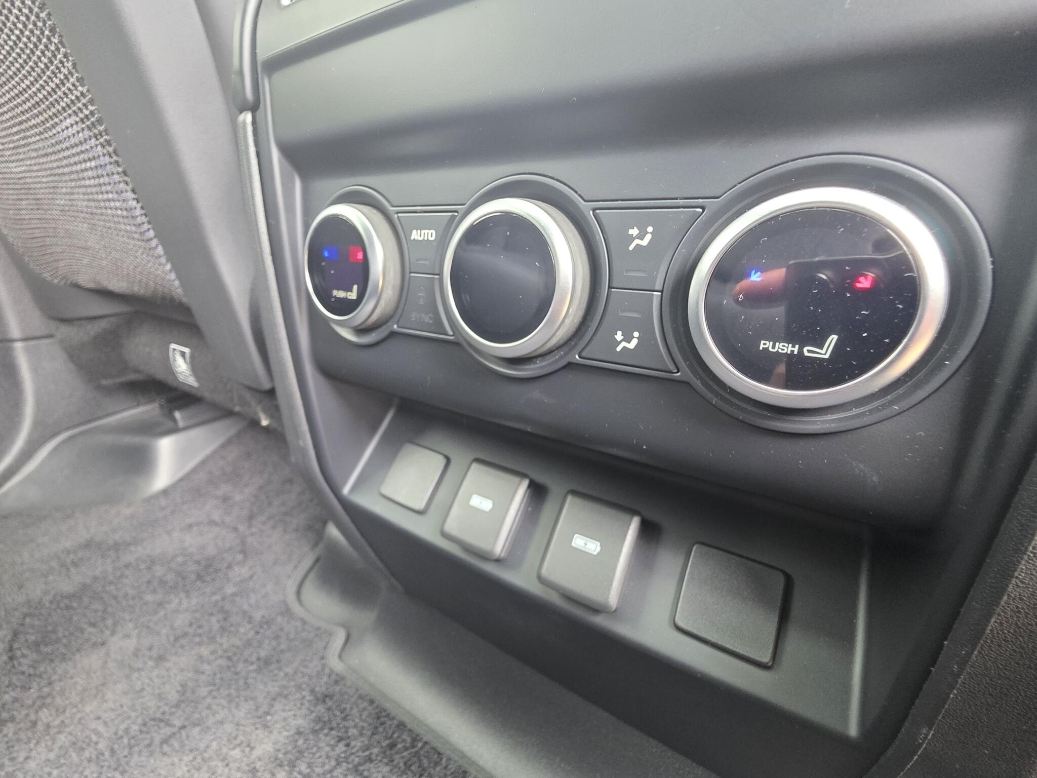 Land Rover Defender view 23