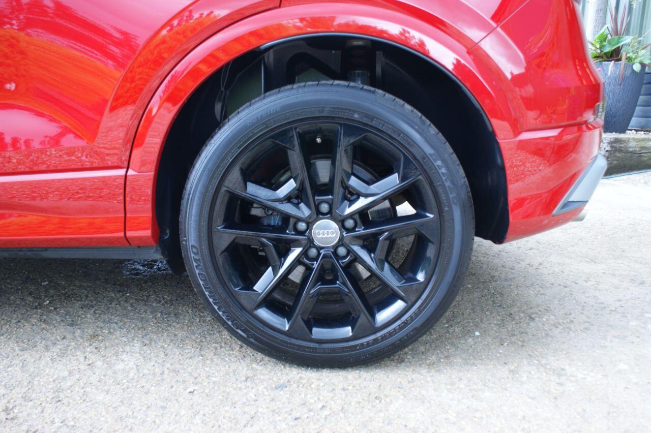 Audi SQ2 view 22