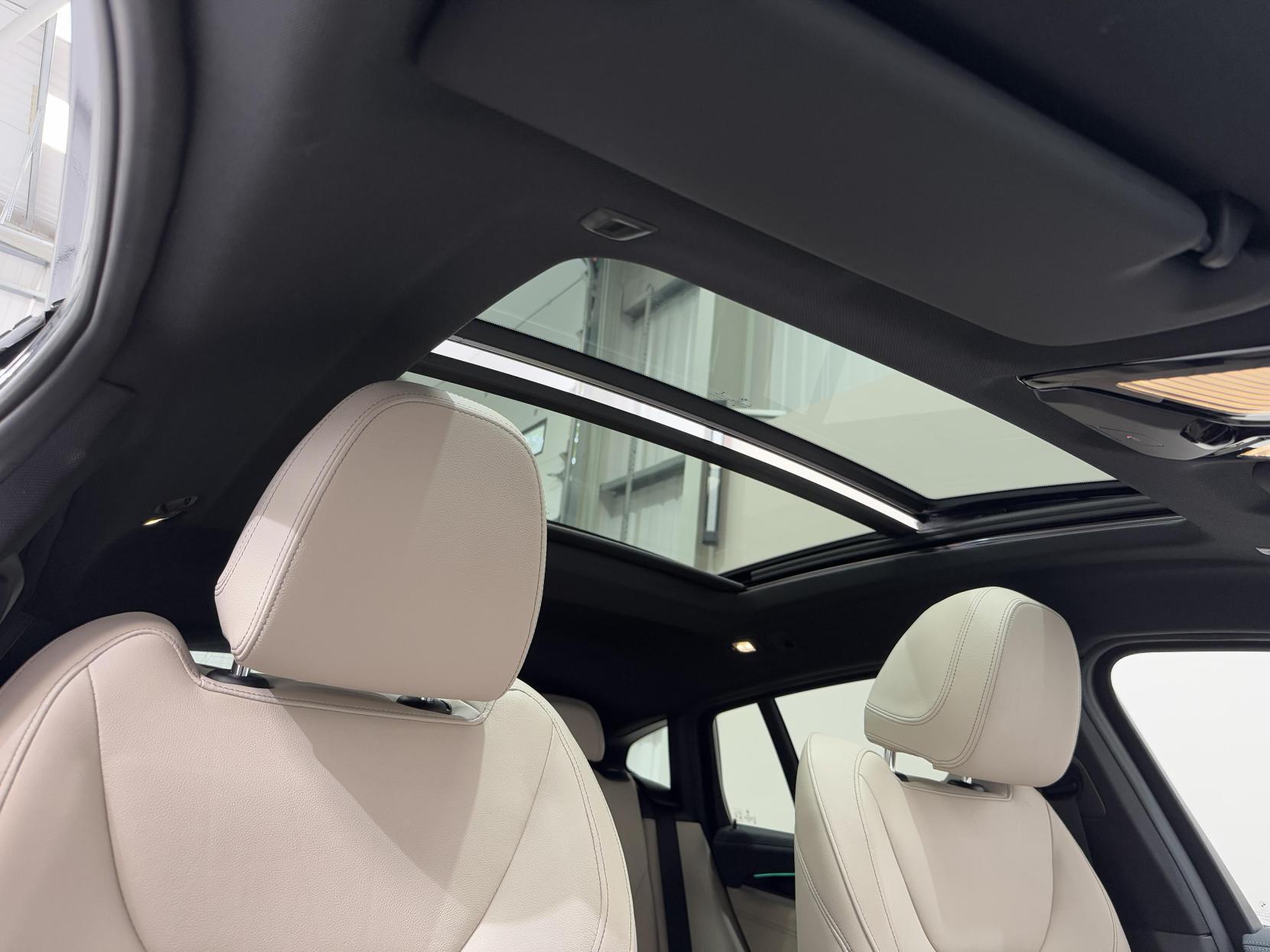 BMW X4 view 24