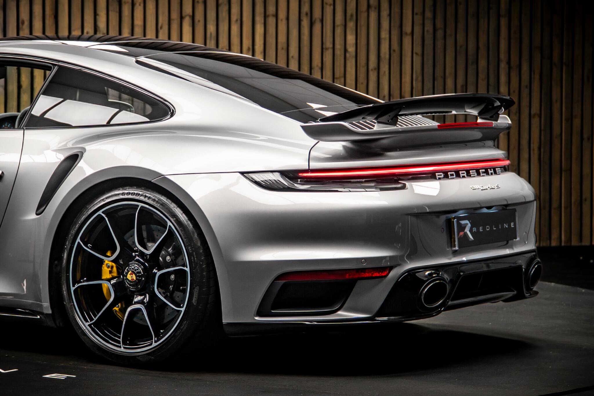 Porsche 911 view 17