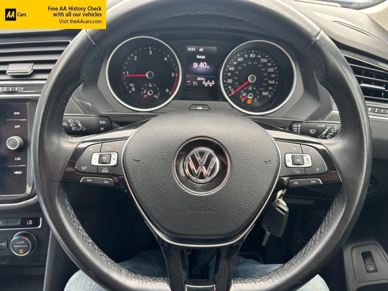 Volkswagen Tiguan Allspace view 17