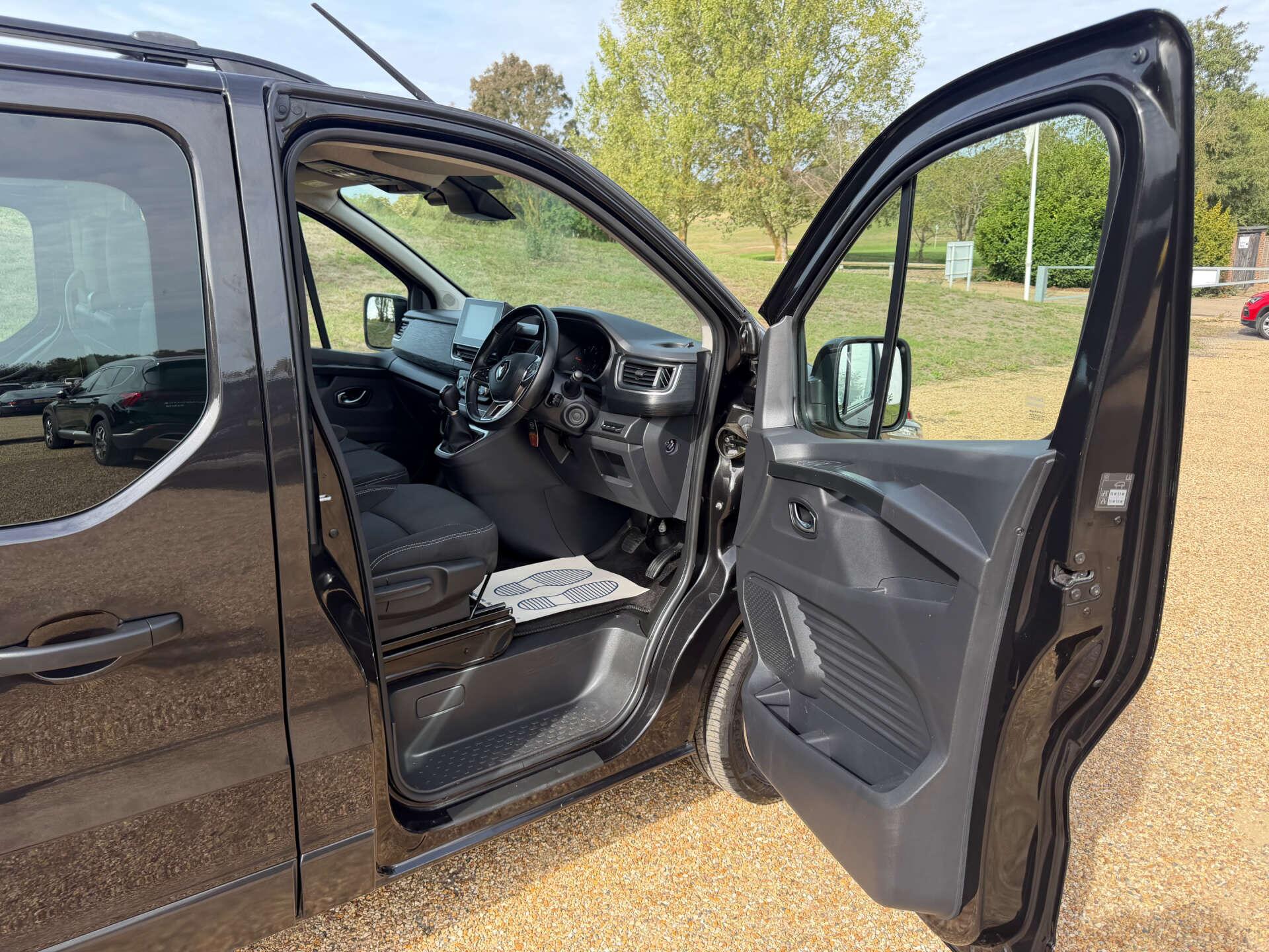 Renault Trafic view 10