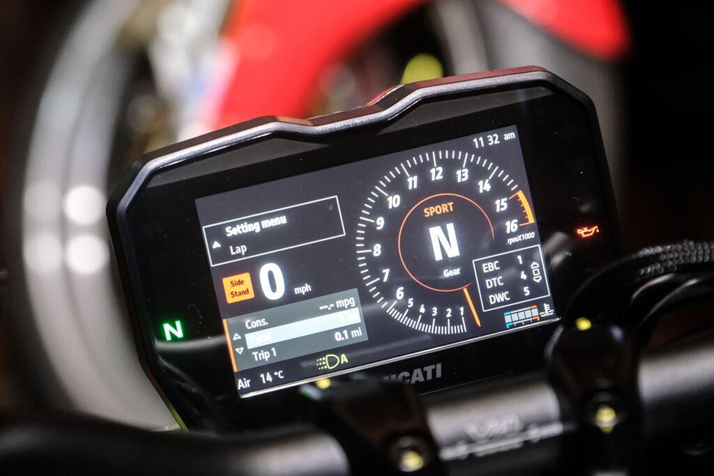 Ducati Streetfighter V4 view 17