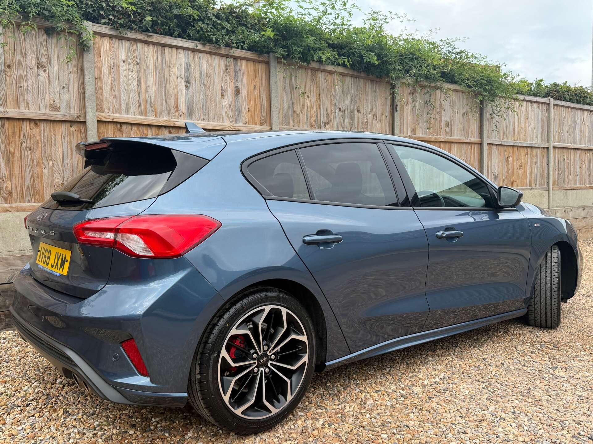 Ford Focus view 13