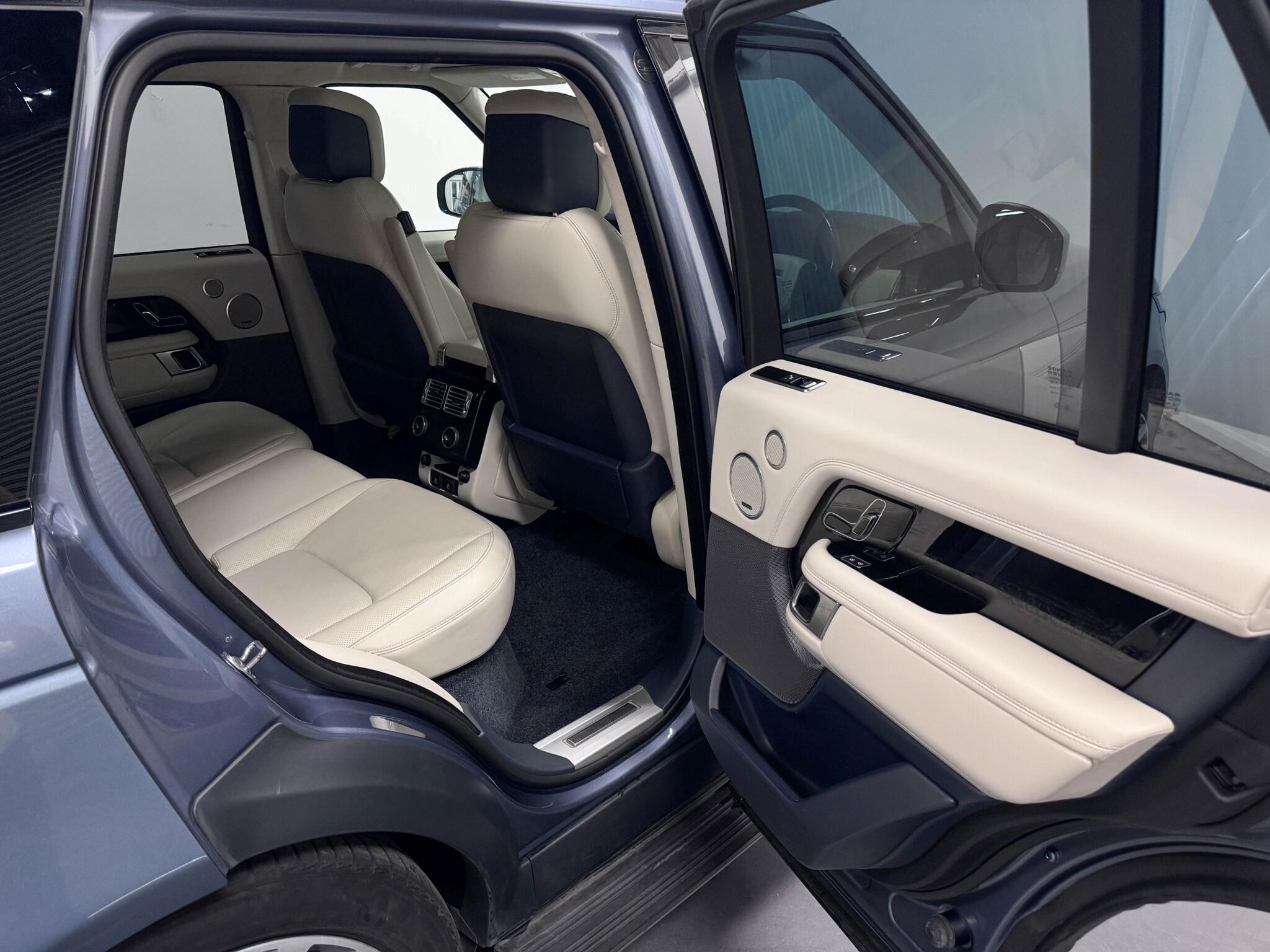 Land Rover Range Rover view 34