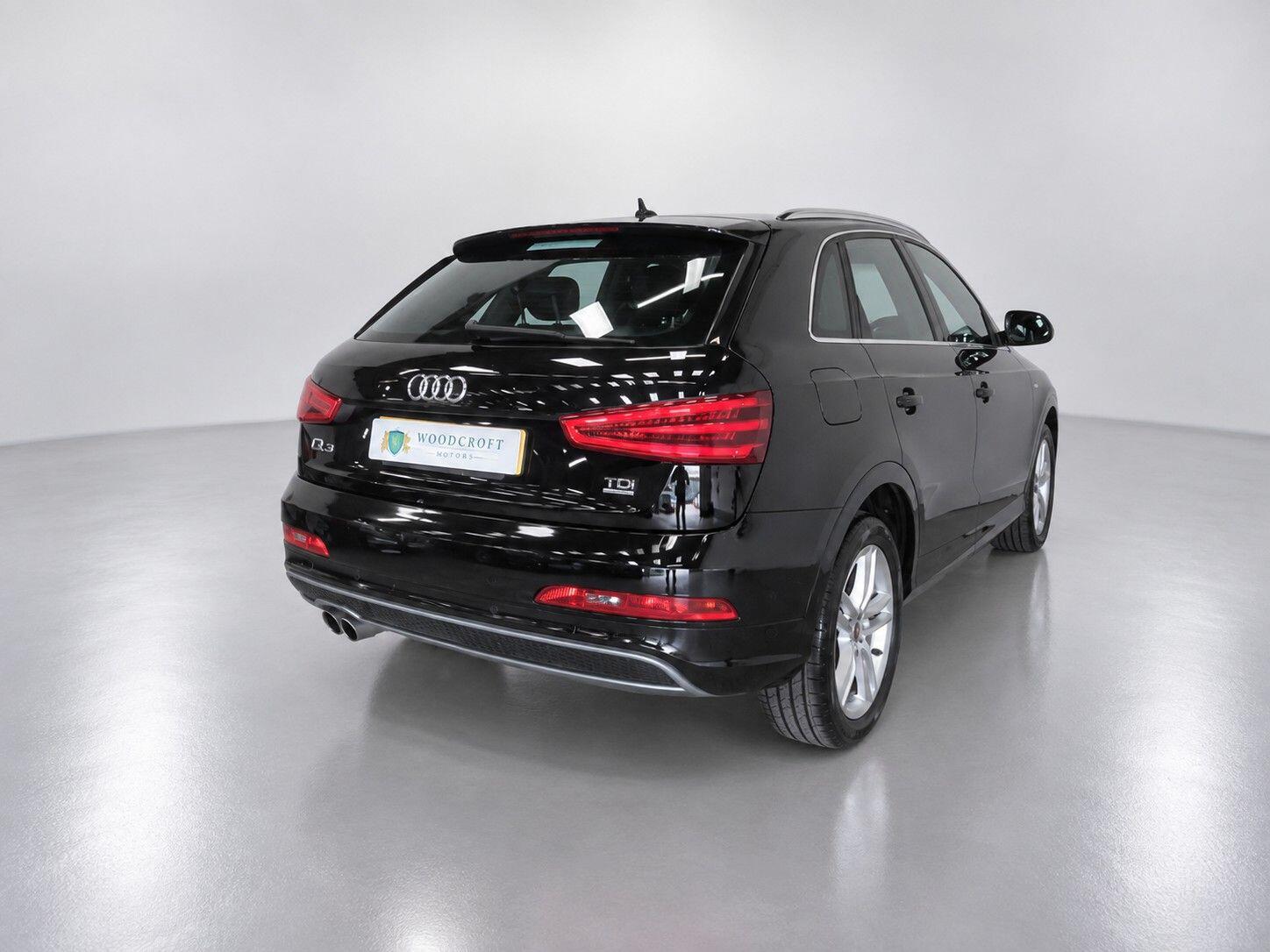 Audi Q3 view 8