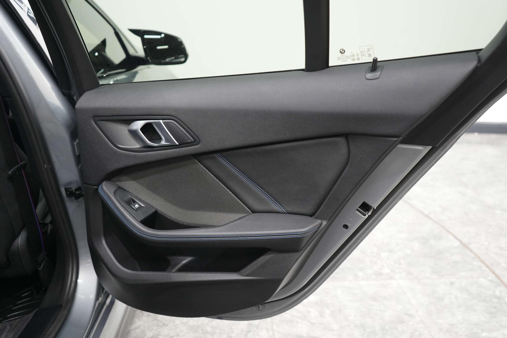 BMW 1 Series view 21