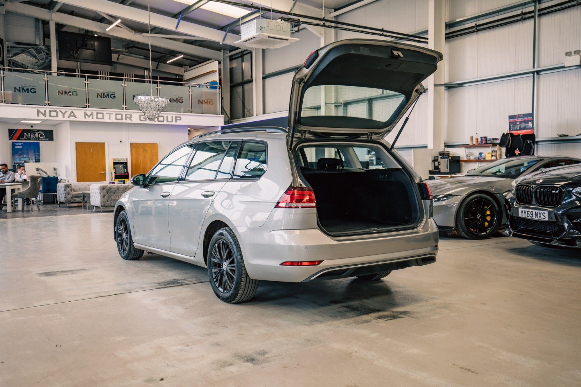 Volkswagen Golf view 32