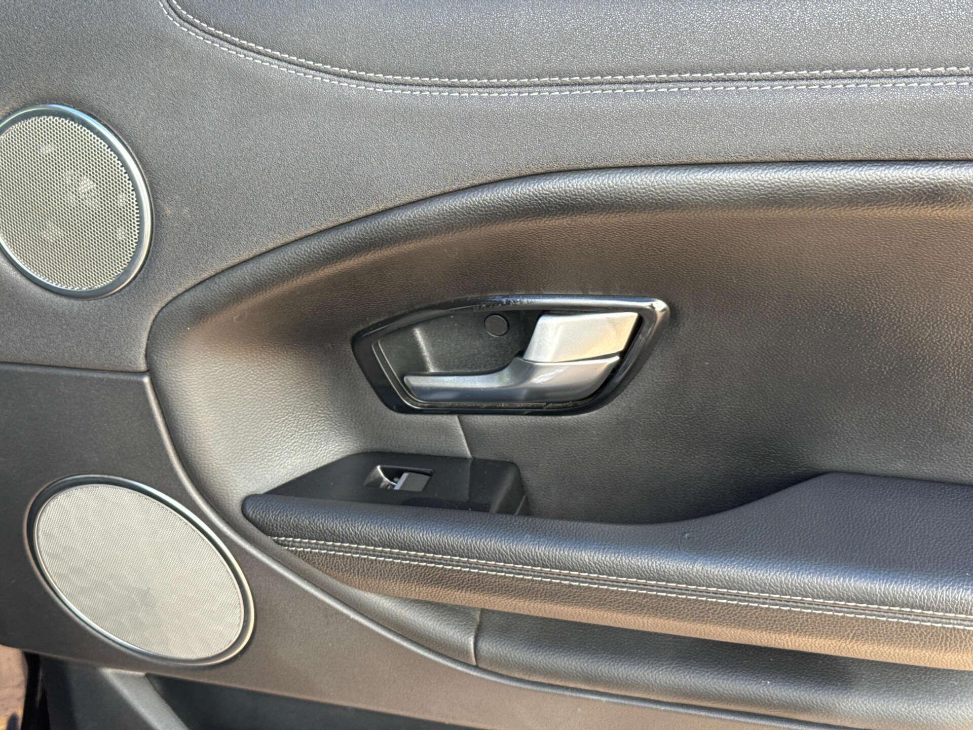 Land Rover Range Rover Evoque view 38