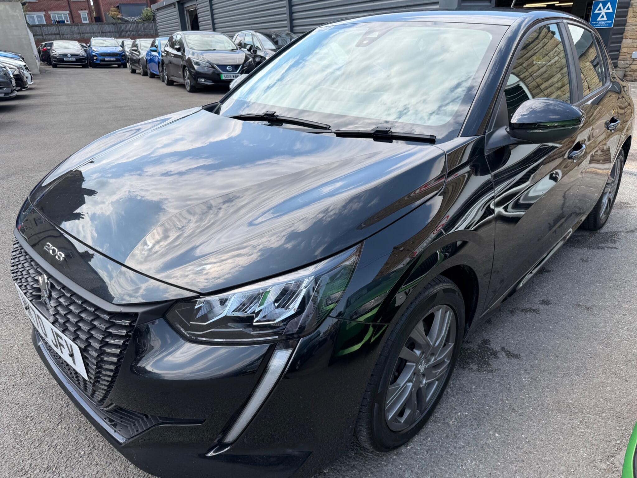 Peugeot 208 view 8
