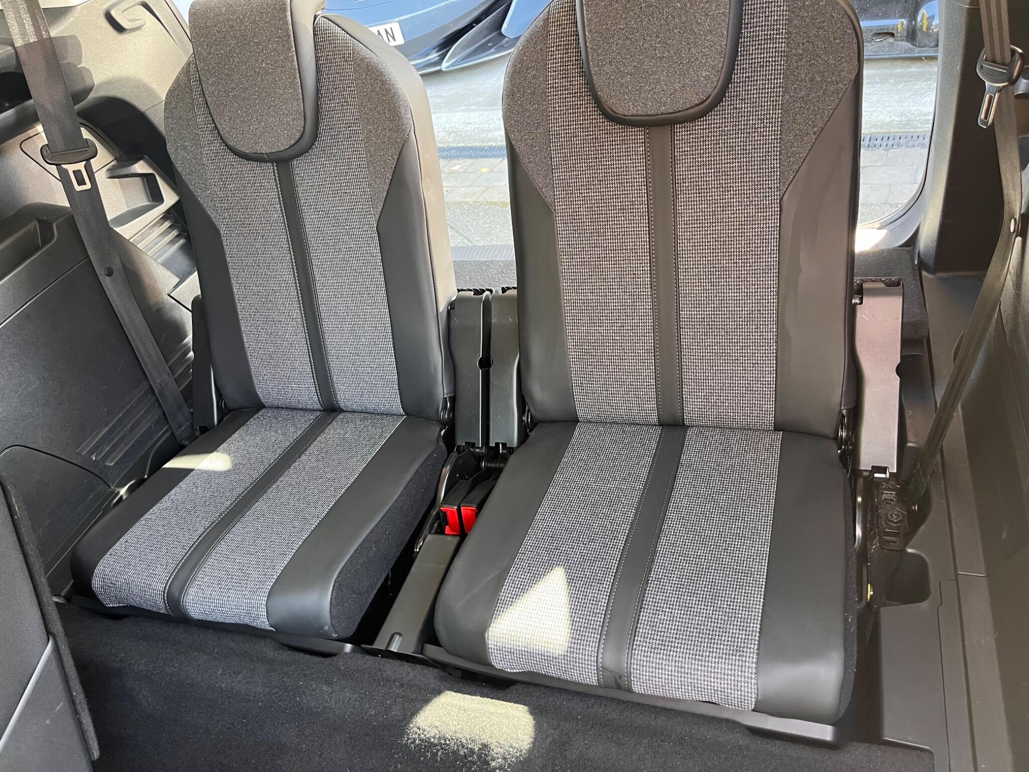 Peugeot 5008 view 30