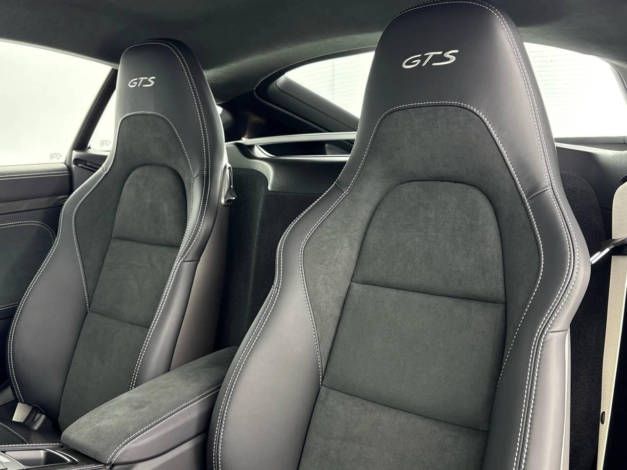 Porsche Cayman view 17