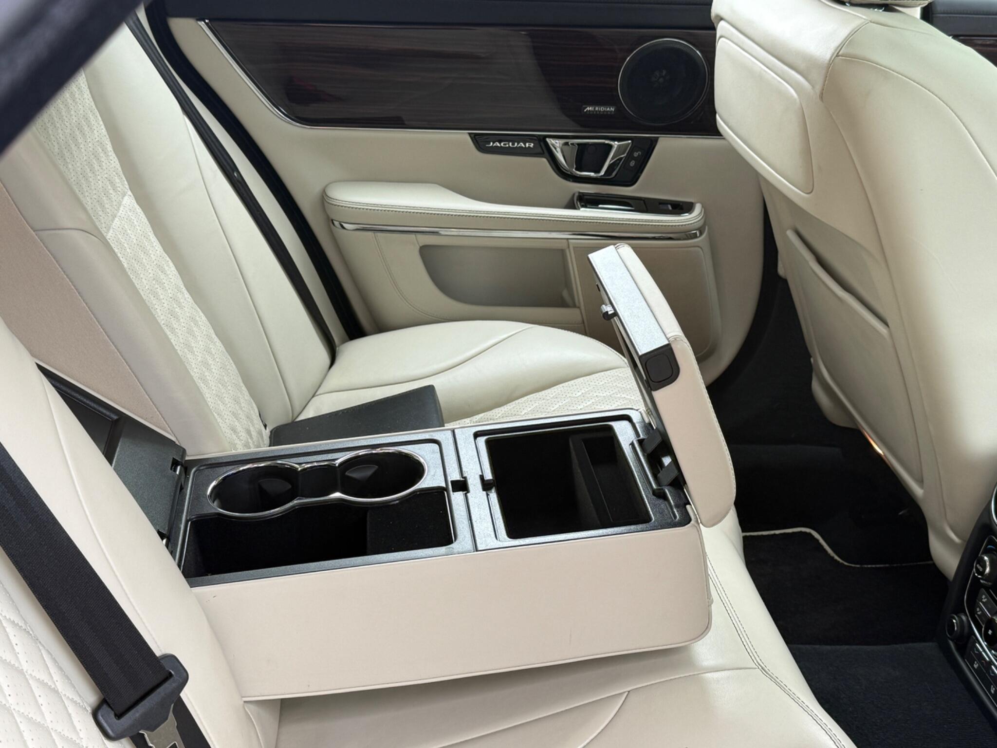 Jaguar XJ view 43