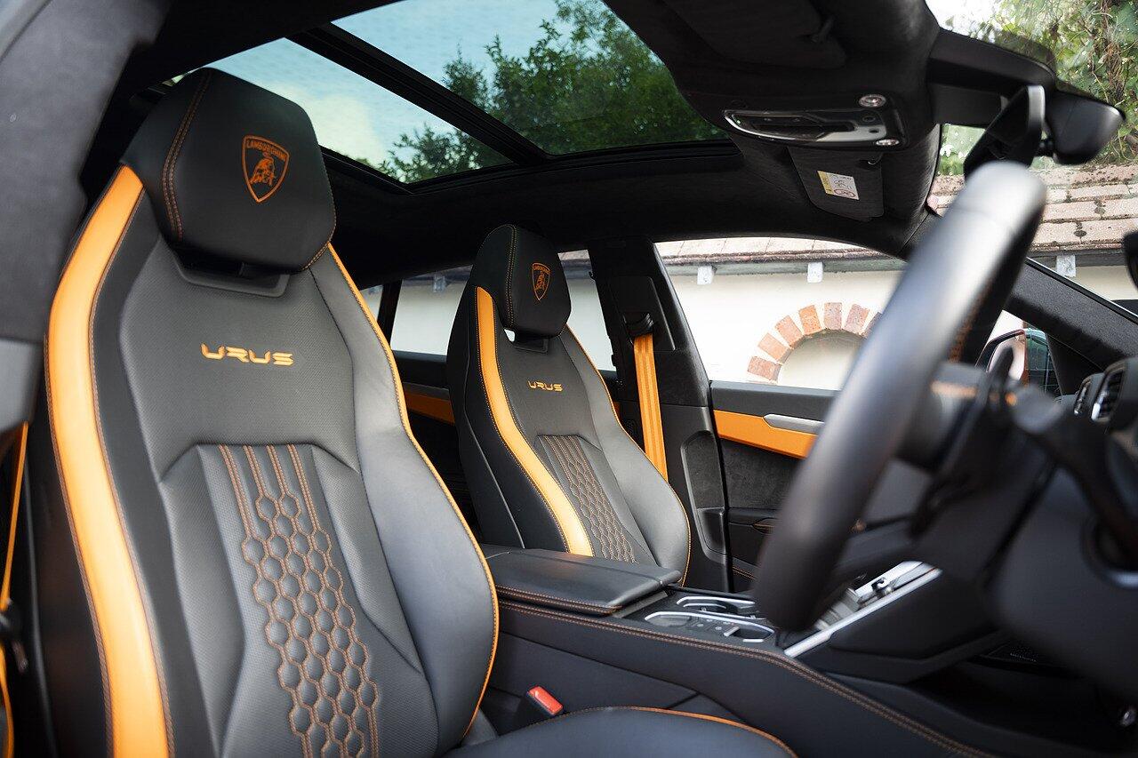 Lamborghini Urus view 8