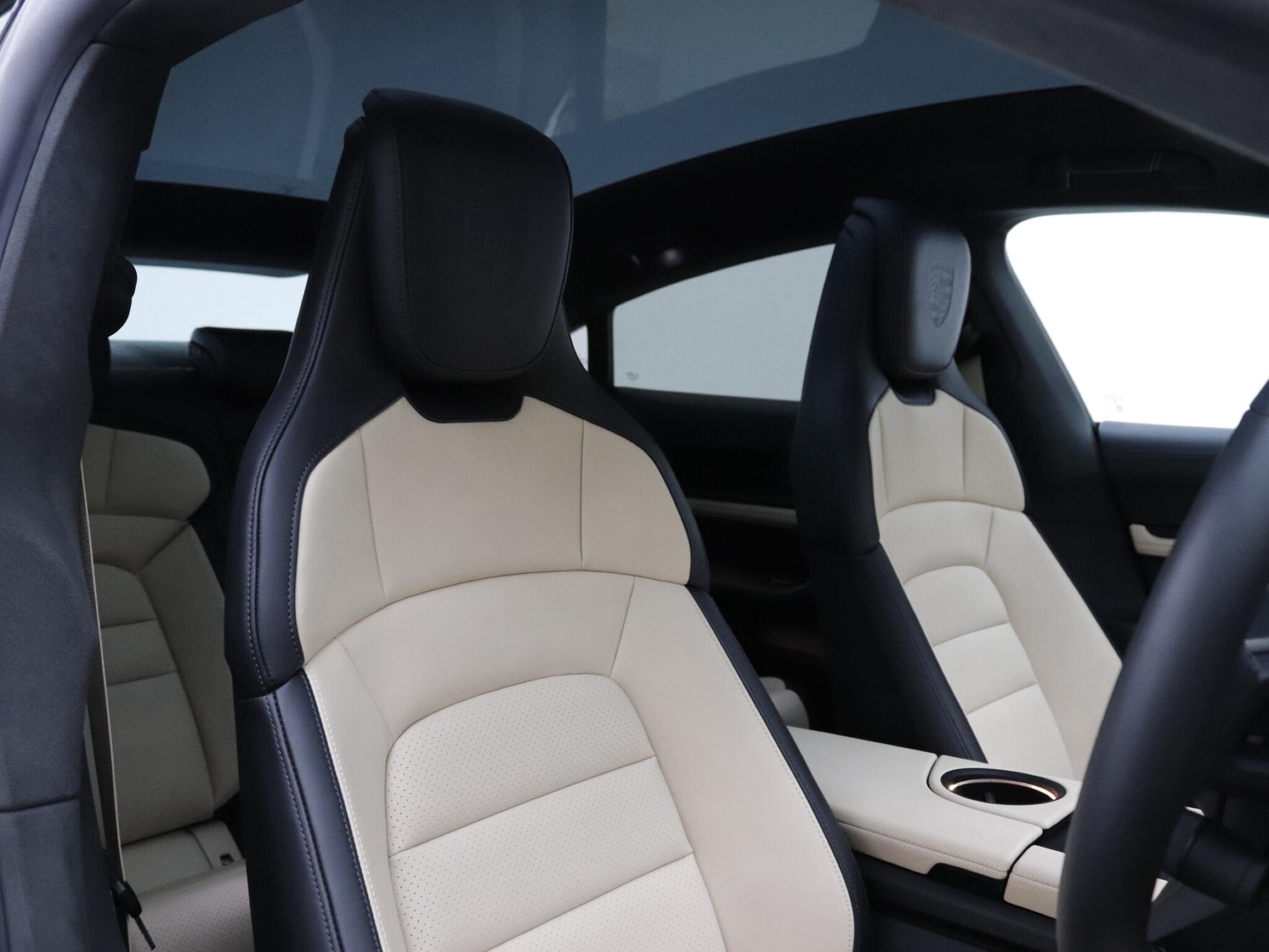 Porsche Taycan view 28
