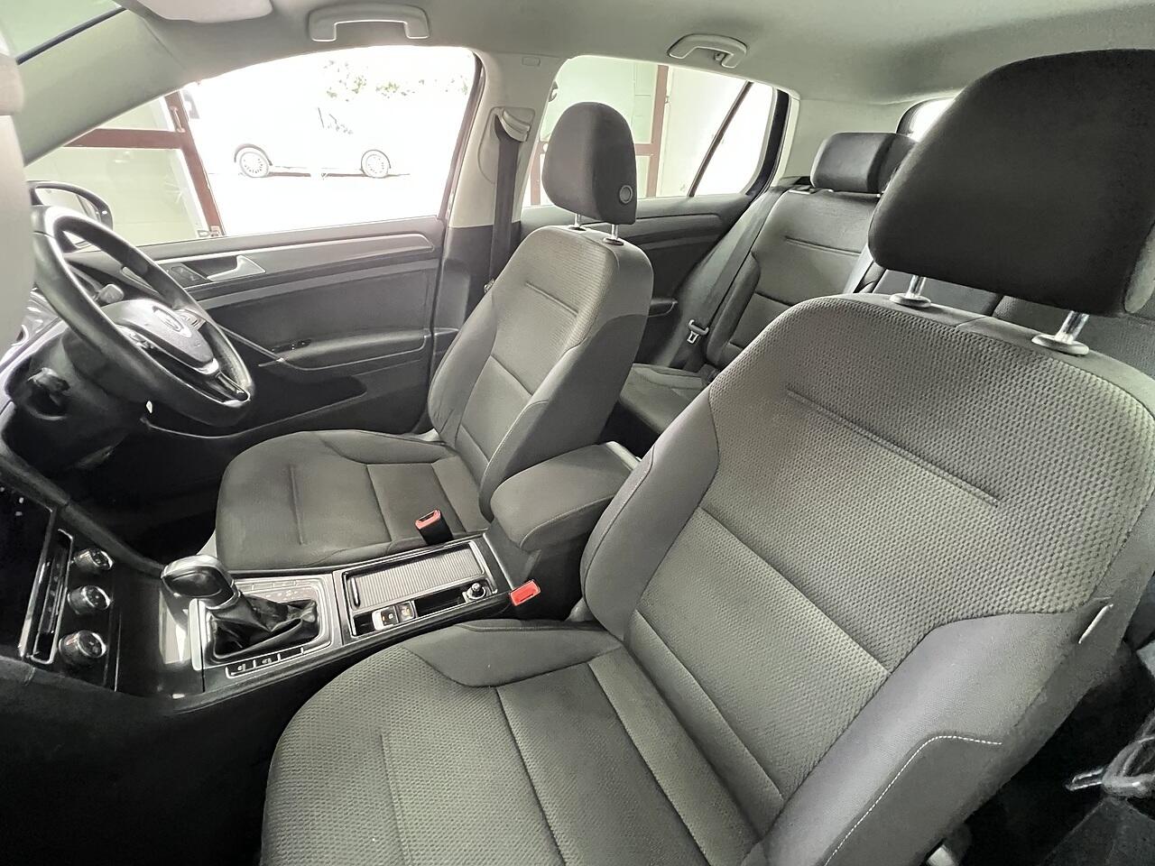 Volkswagen Golf view 19