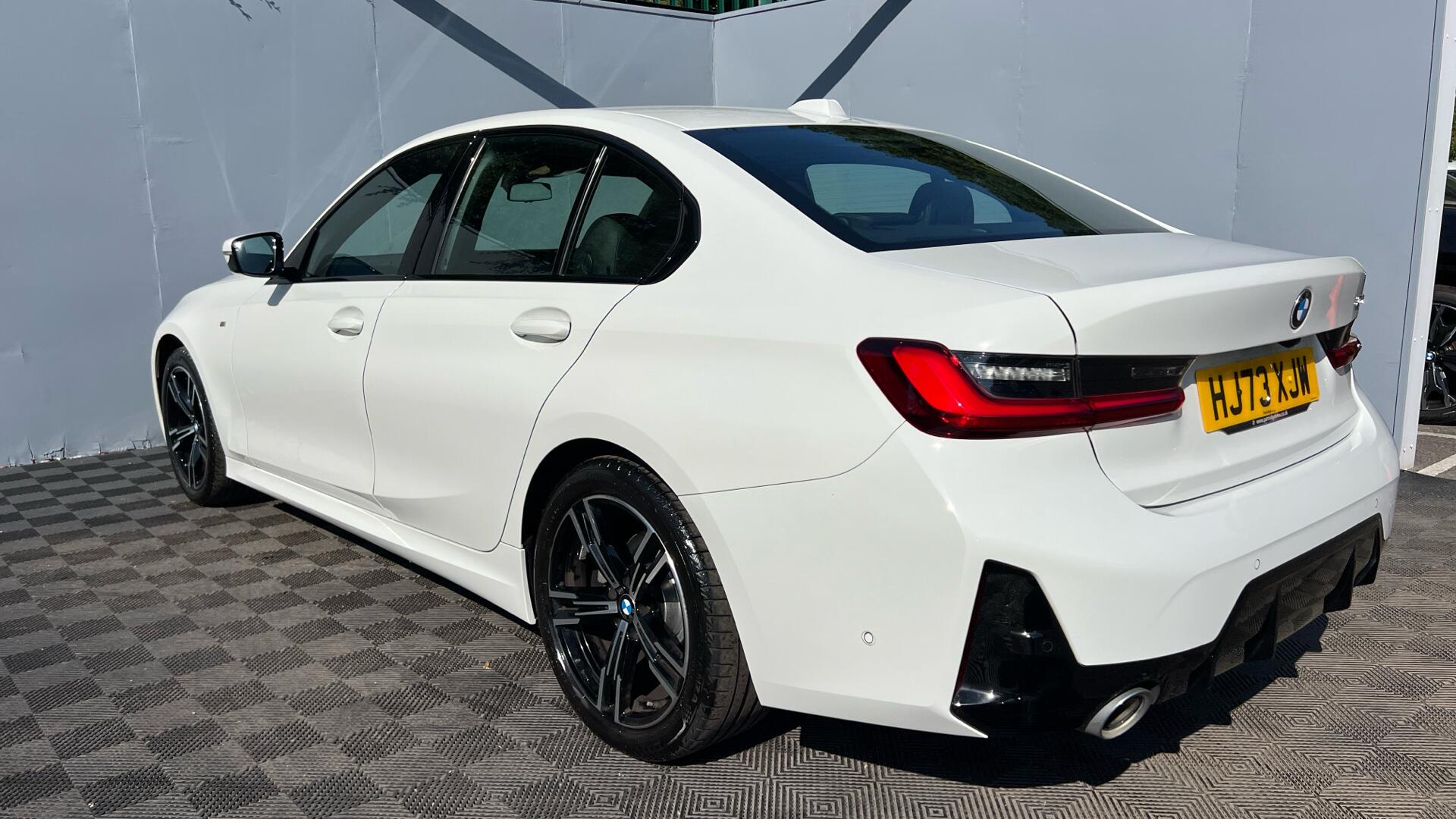 BMW 3 Series view 29