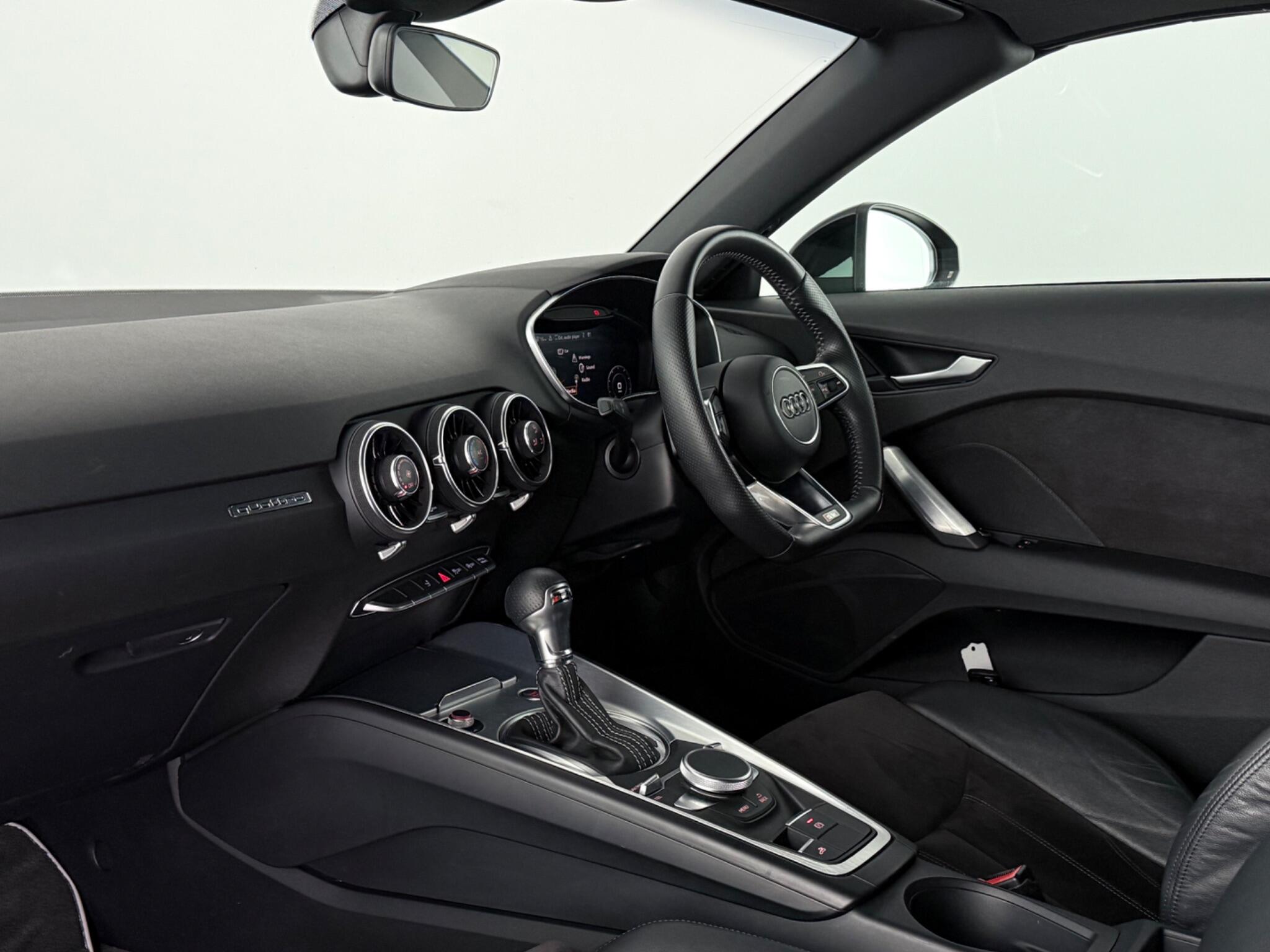 Audi TT view 14